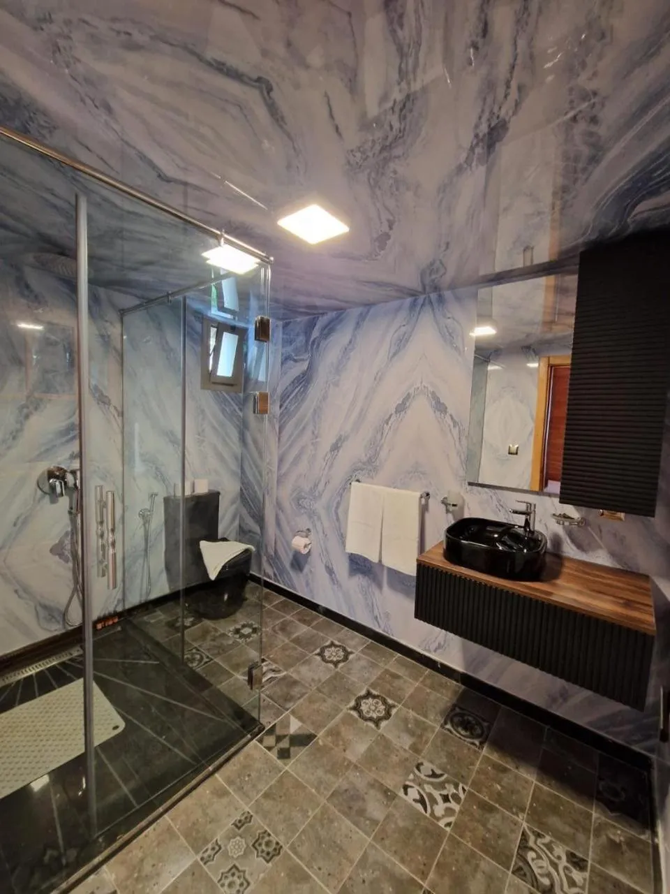 Shower in Mnar Park aqua park