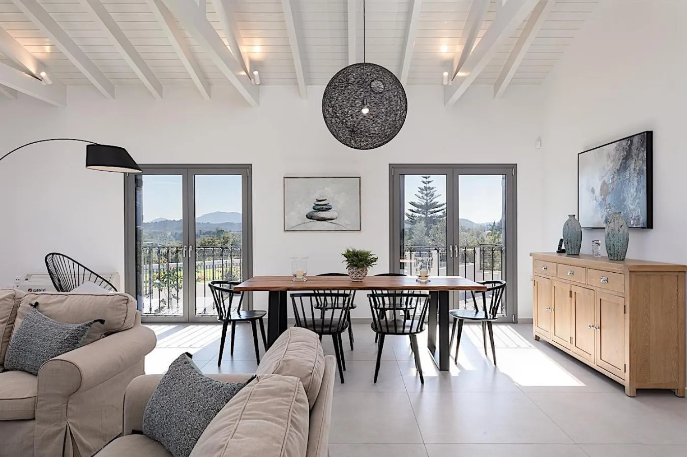 Dining area in Villa Giem