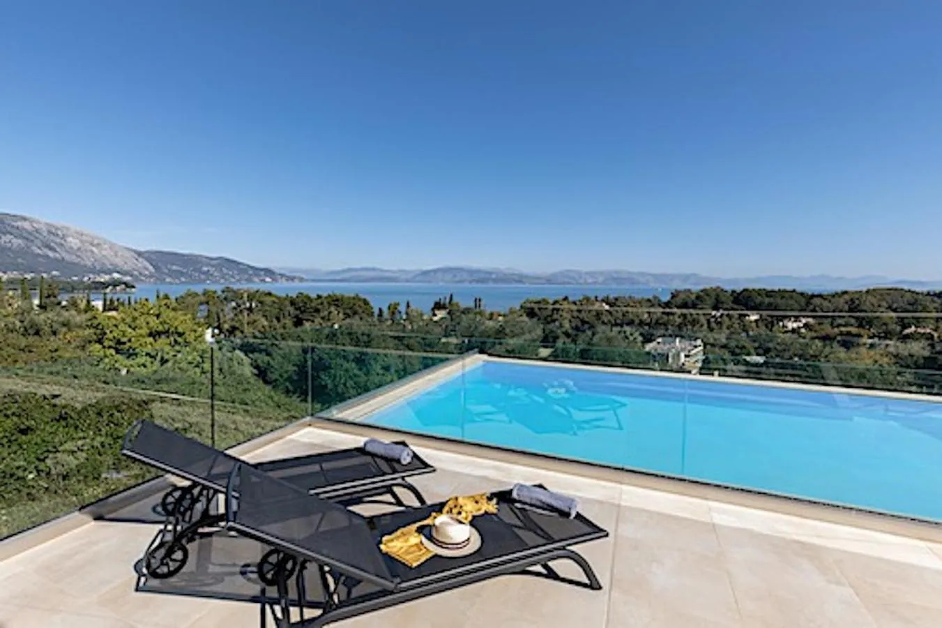 Swimming pool in Villa Giem