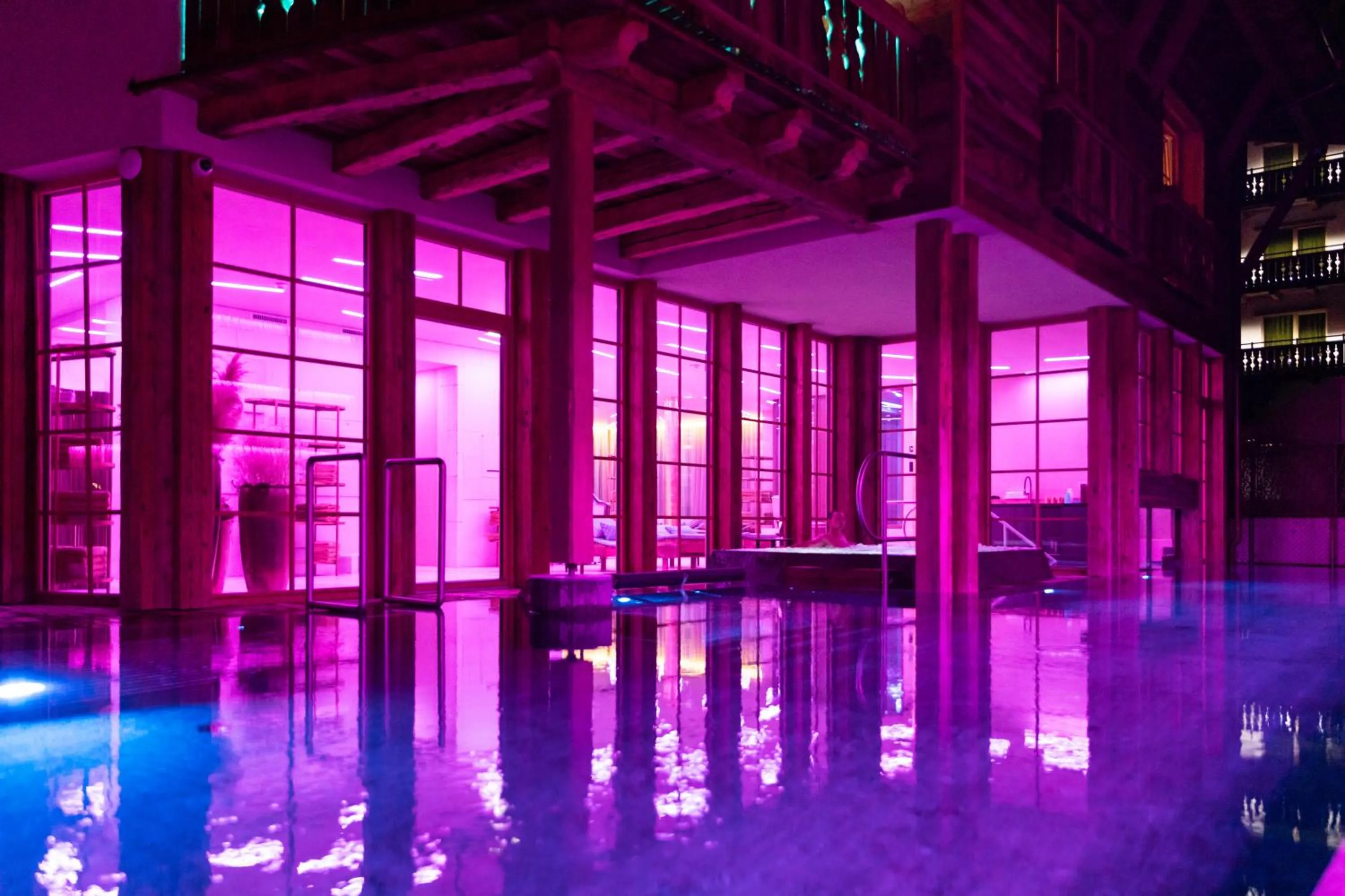 Swimming pool in Raffl's Tyrol Hotel