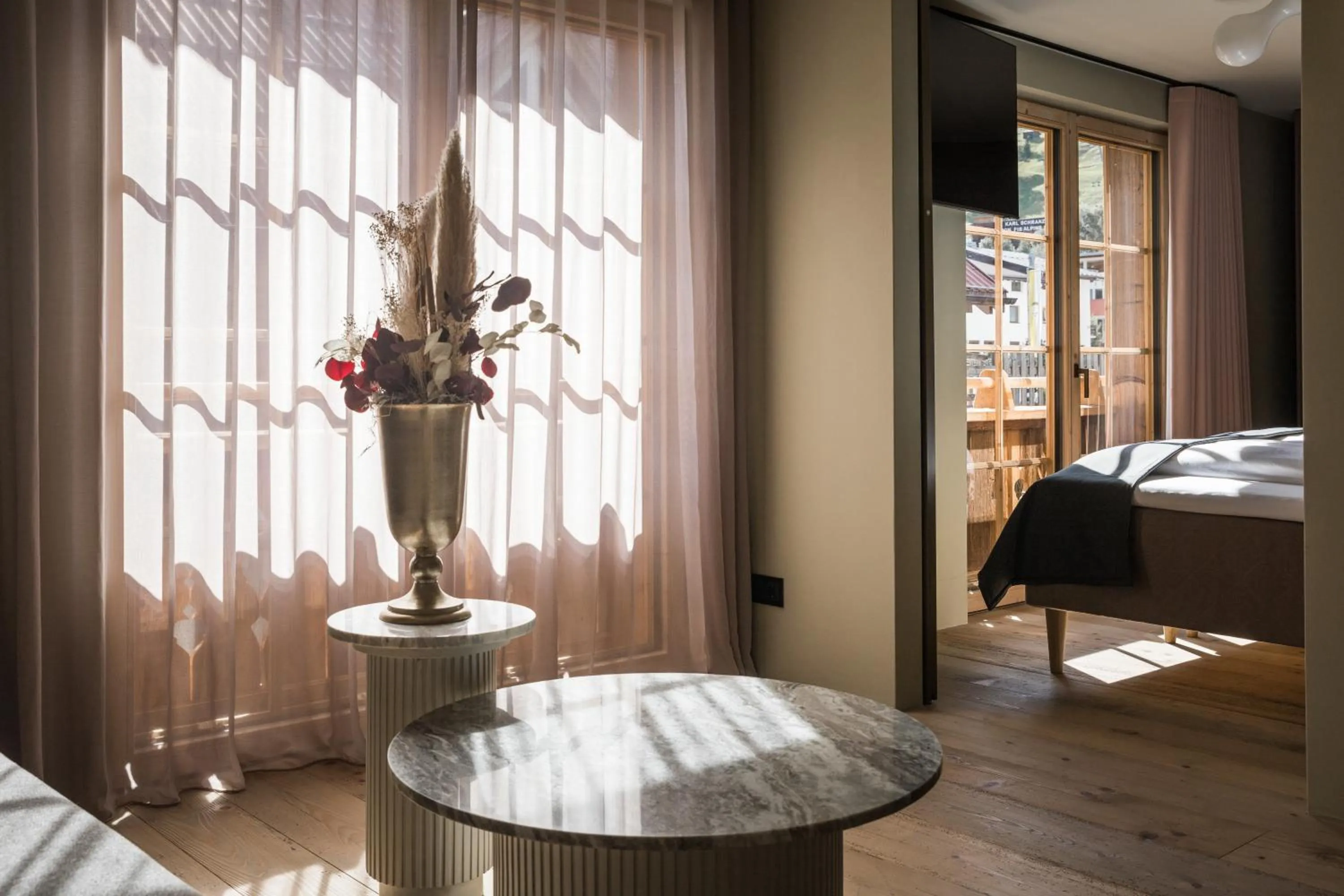 Living room, Bed in Raffl's Tyrol Hotel