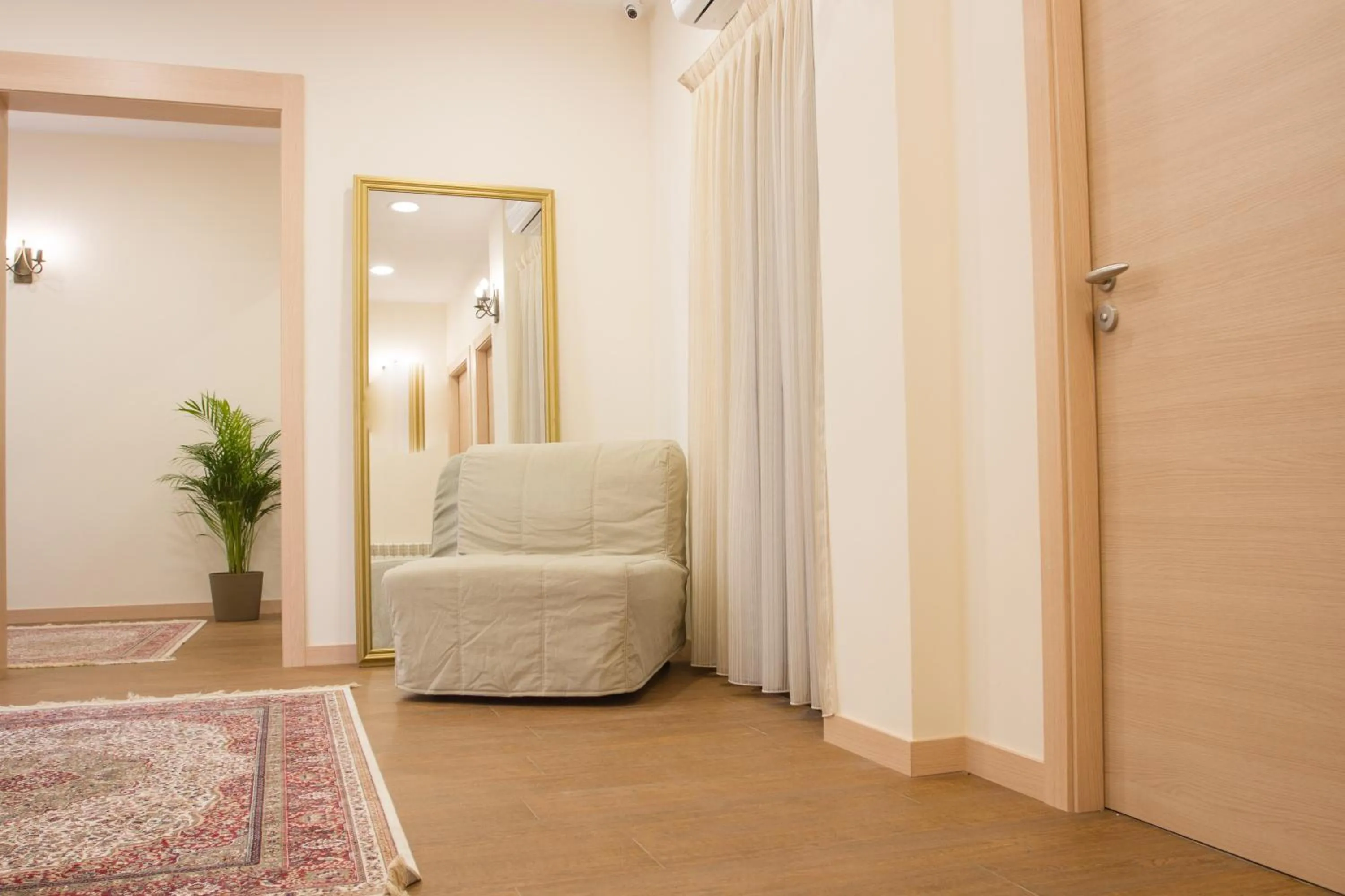 Communal lounge/ TV room in Hostal Excellence