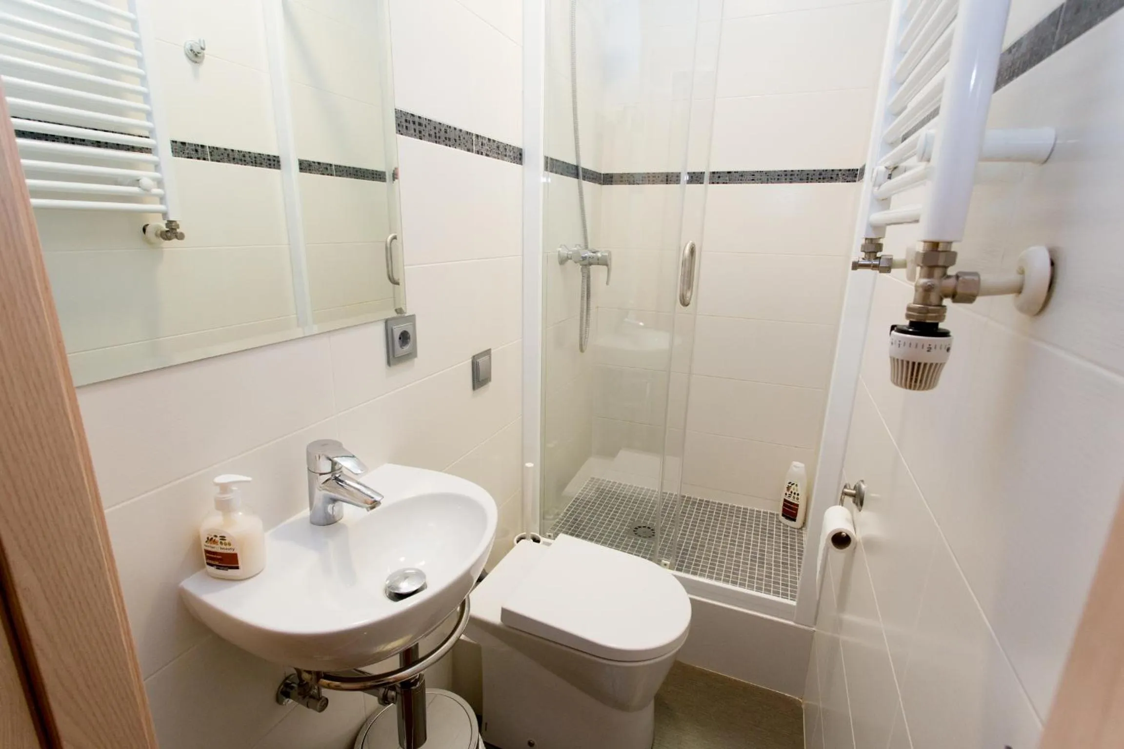 Bathroom in Hostal Excellence