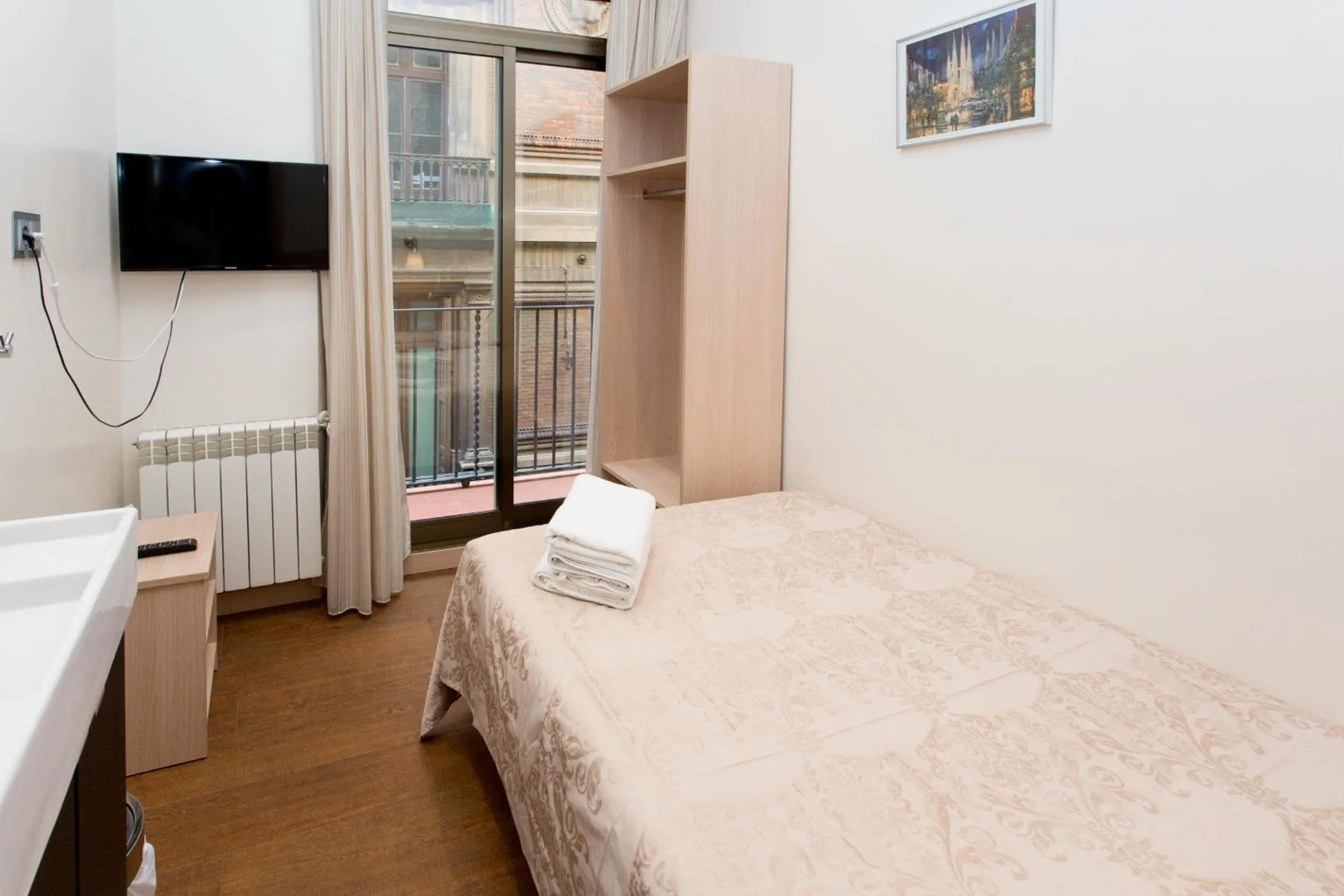 Photo of the whole room, Bed in Hostal Excellence