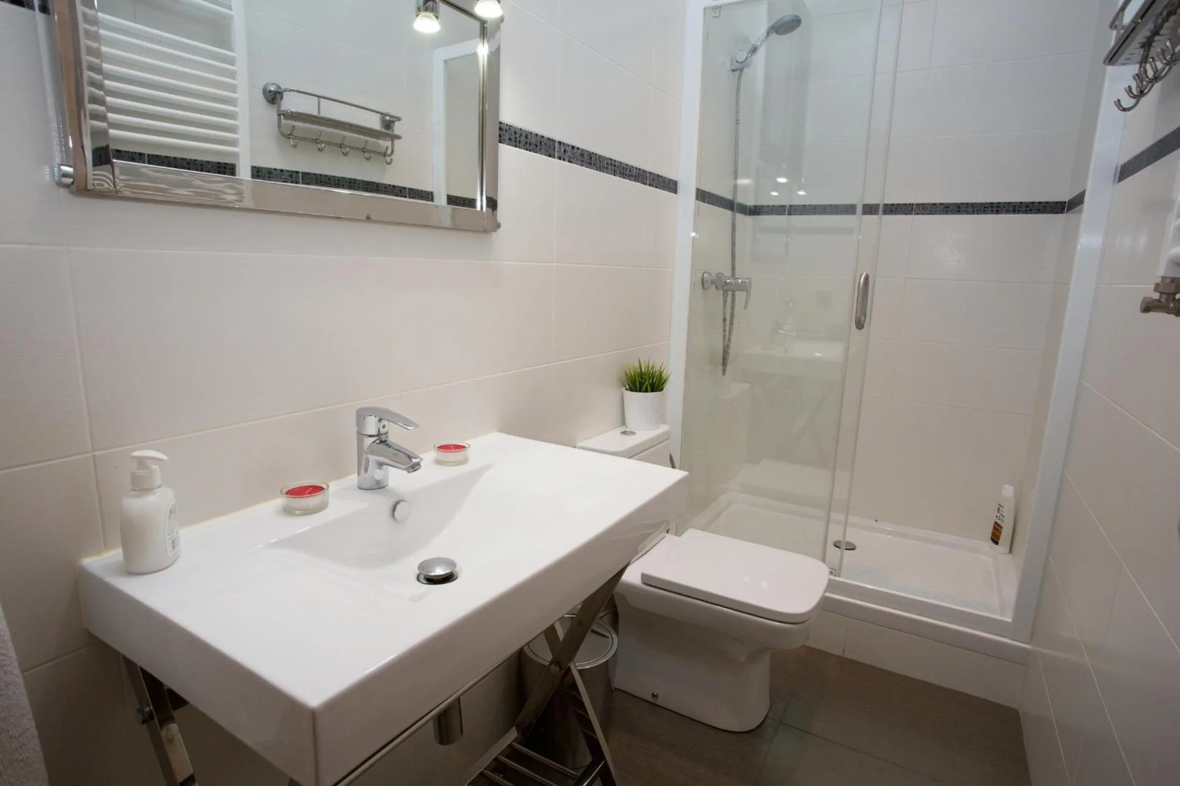 Bathroom in Hostal Excellence