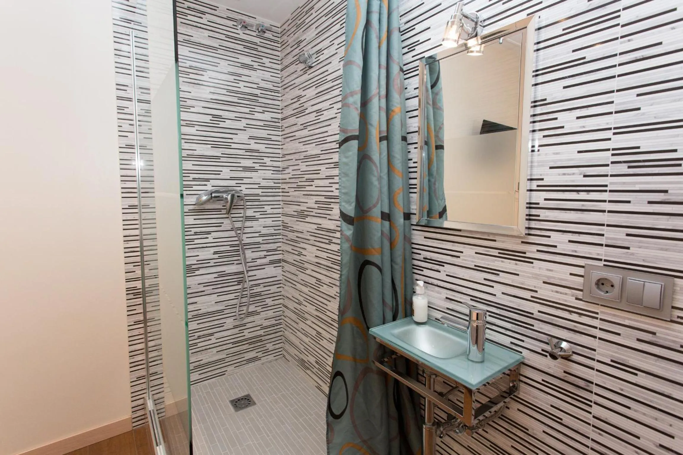 Bathroom in Hostal Excellence