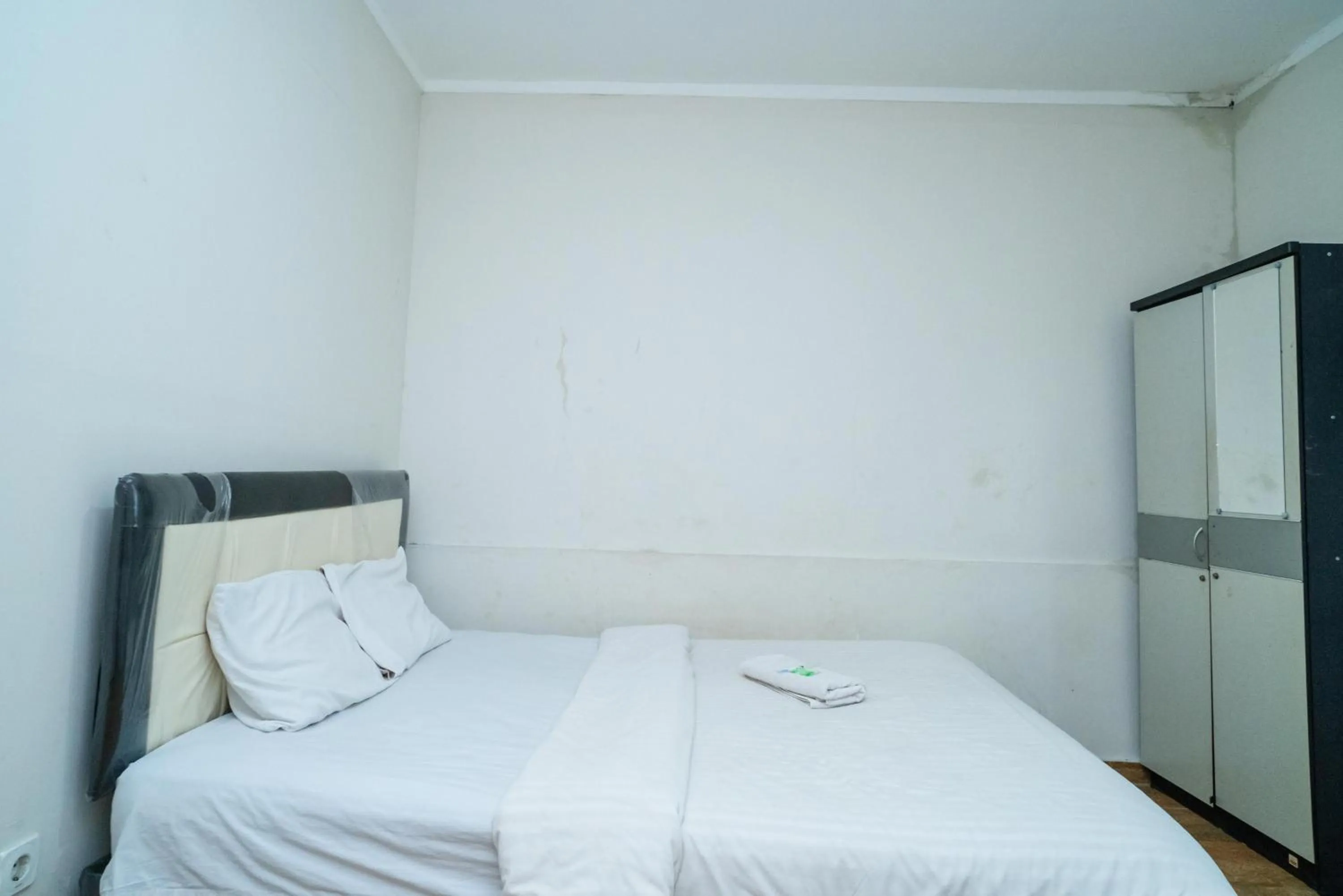 Bedroom, Bed in 77 Guest House Serpong Mitra RedDoorz