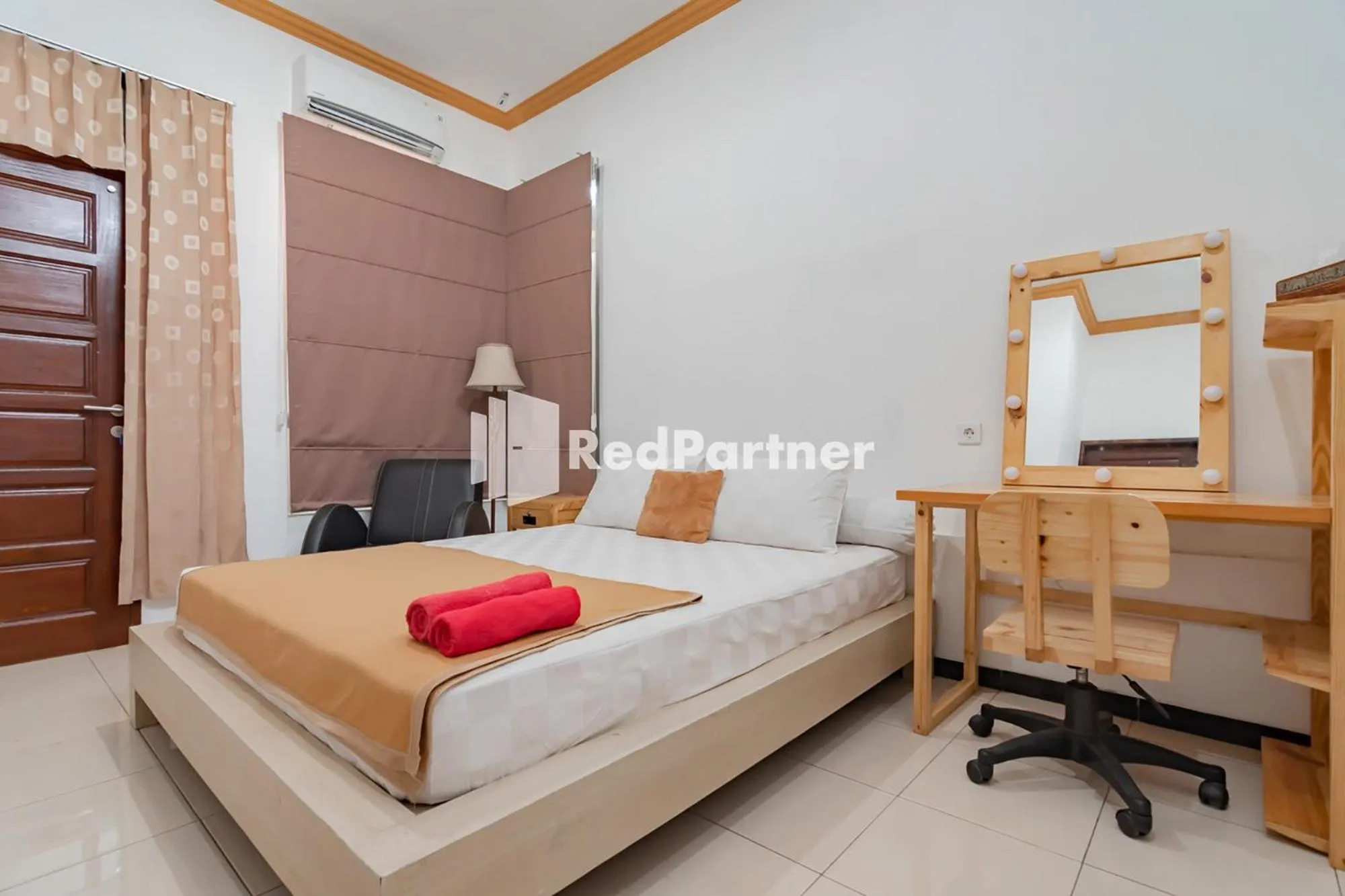 Bedroom, Bed in Langkar Guest House Syariah Mitra RedDoorz