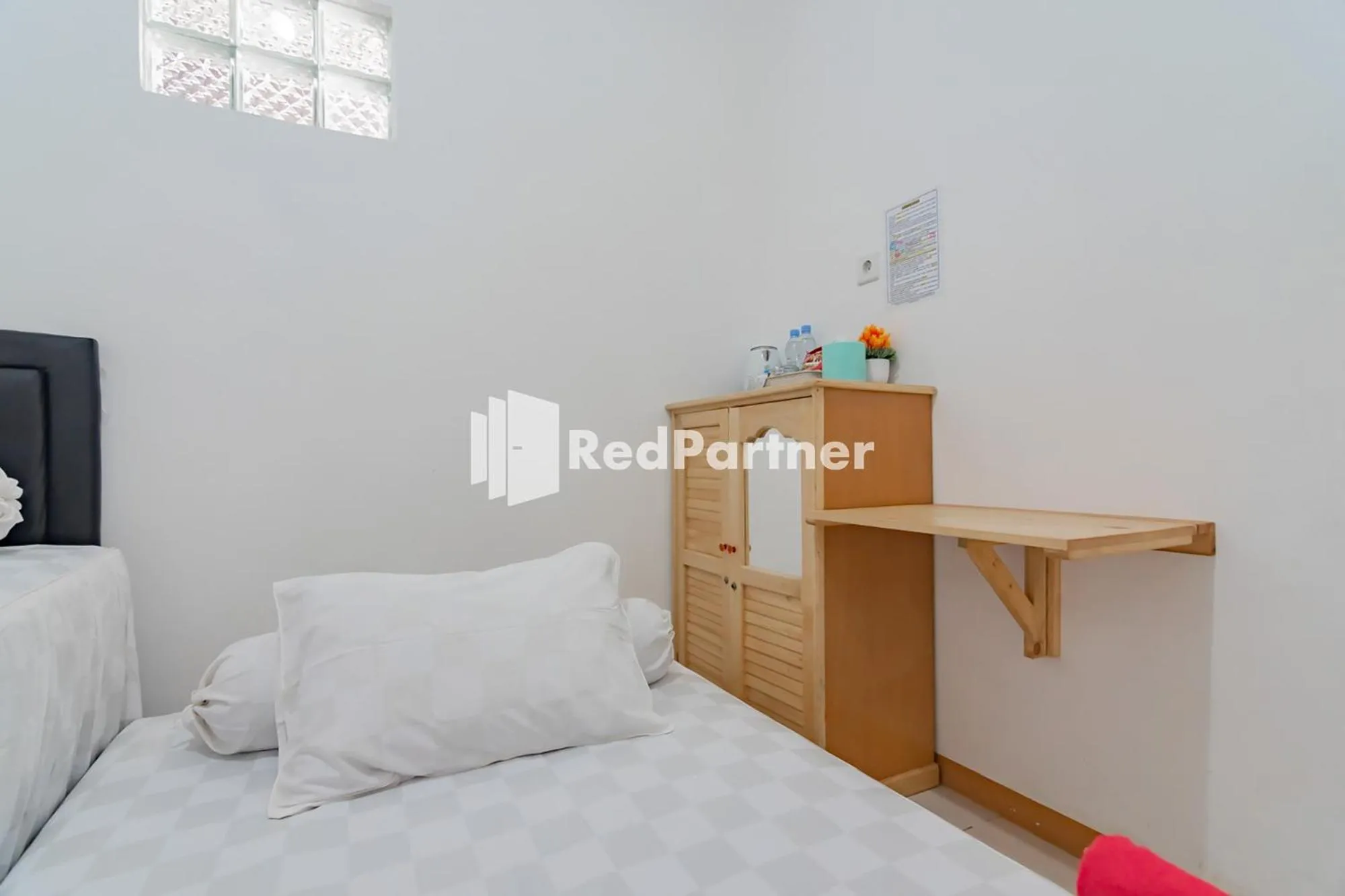 Bedroom, Bed in Langkar Guest House Syariah Mitra RedDoorz