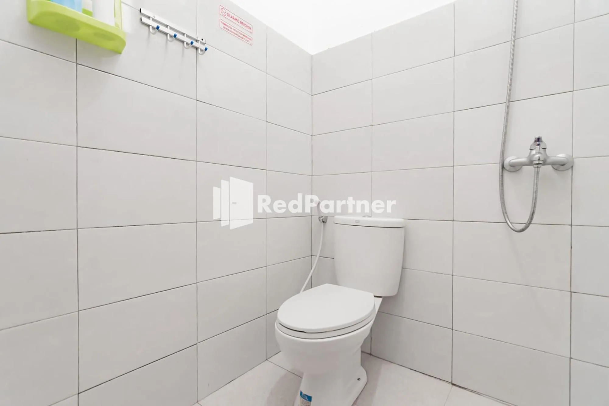 Bathroom in Langkar Guest House Syariah Mitra RedDoorz