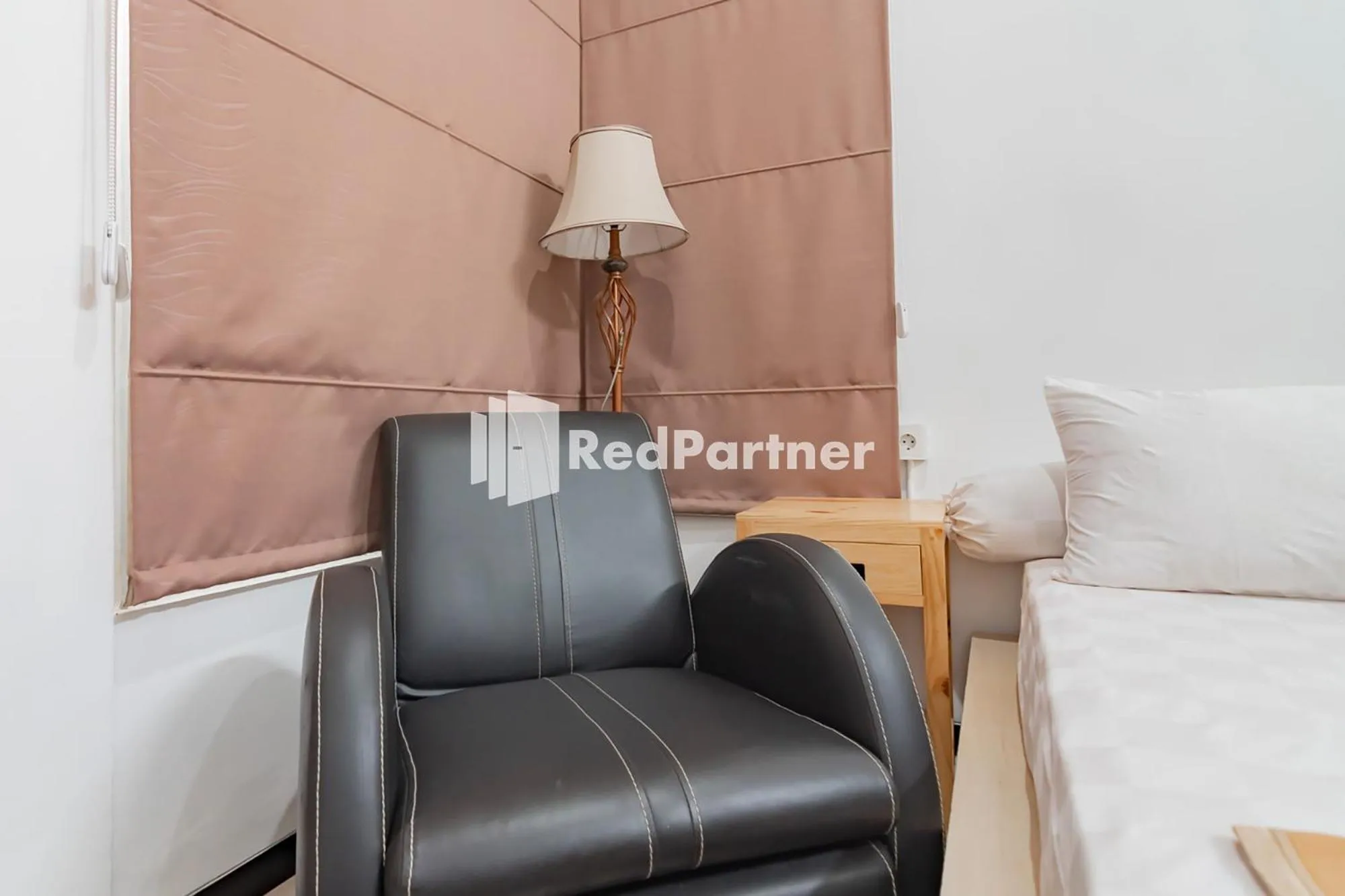 Bedroom, Bed in Langkar Guest House Syariah Mitra RedDoorz