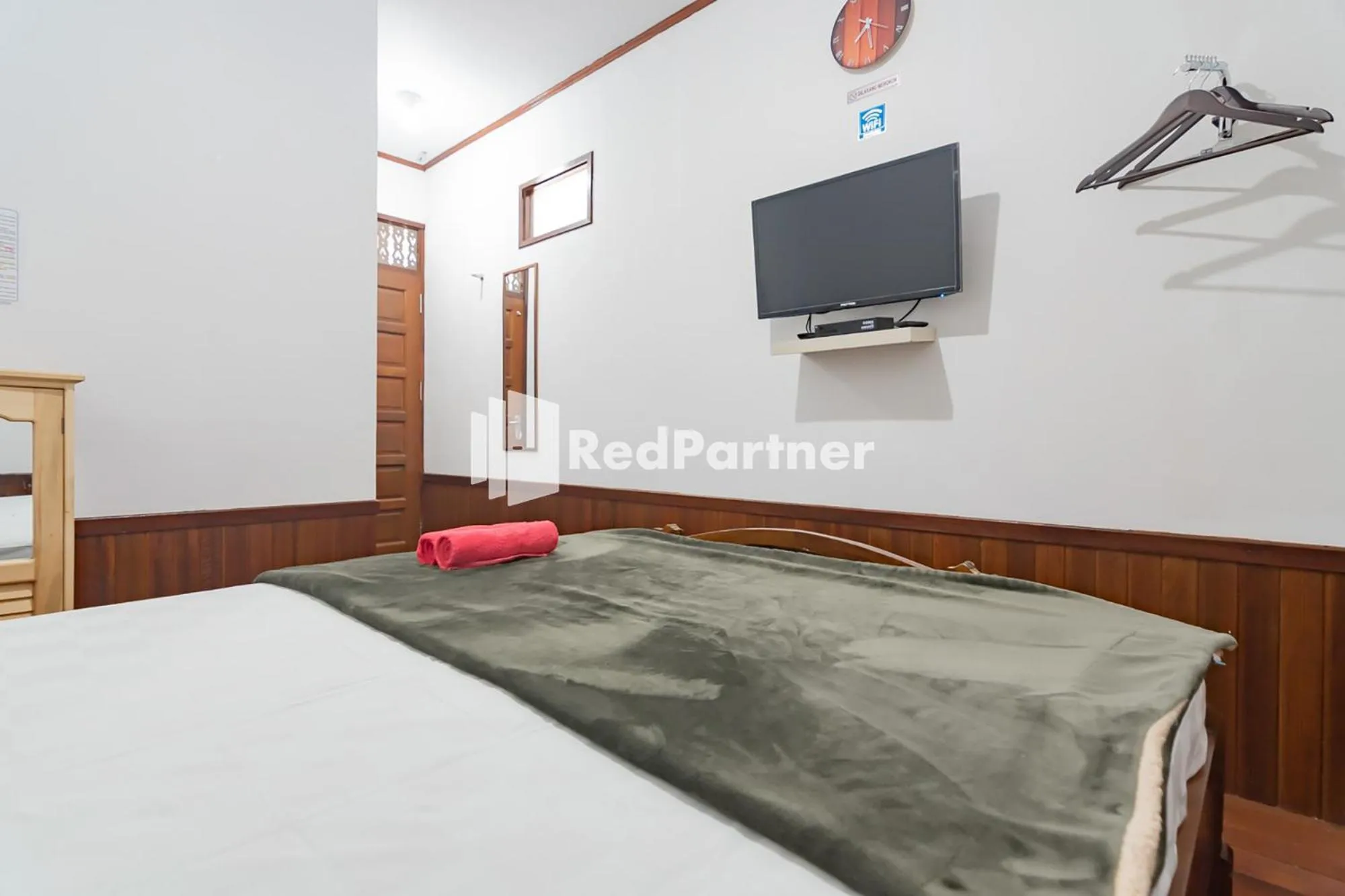 Bedroom, Bed in Langkar Guest House Syariah Mitra RedDoorz
