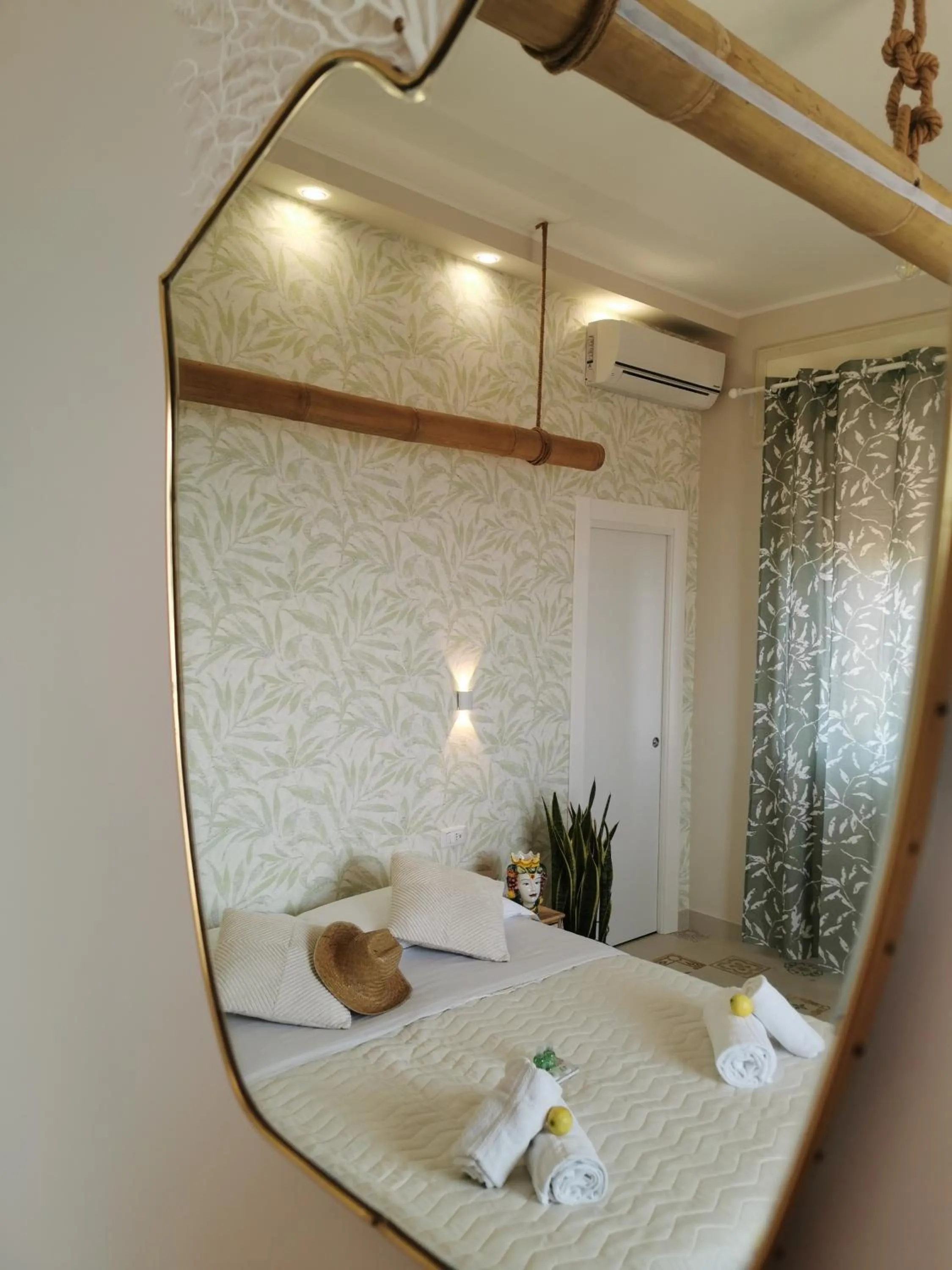 Photo of the whole room, Bed in Made in Sicily Santa Tecla