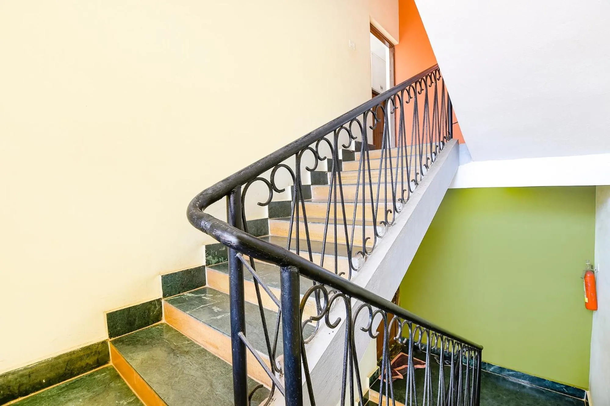 Lobby or reception in FabHotel Benz Destination - 700m Candolim Beach