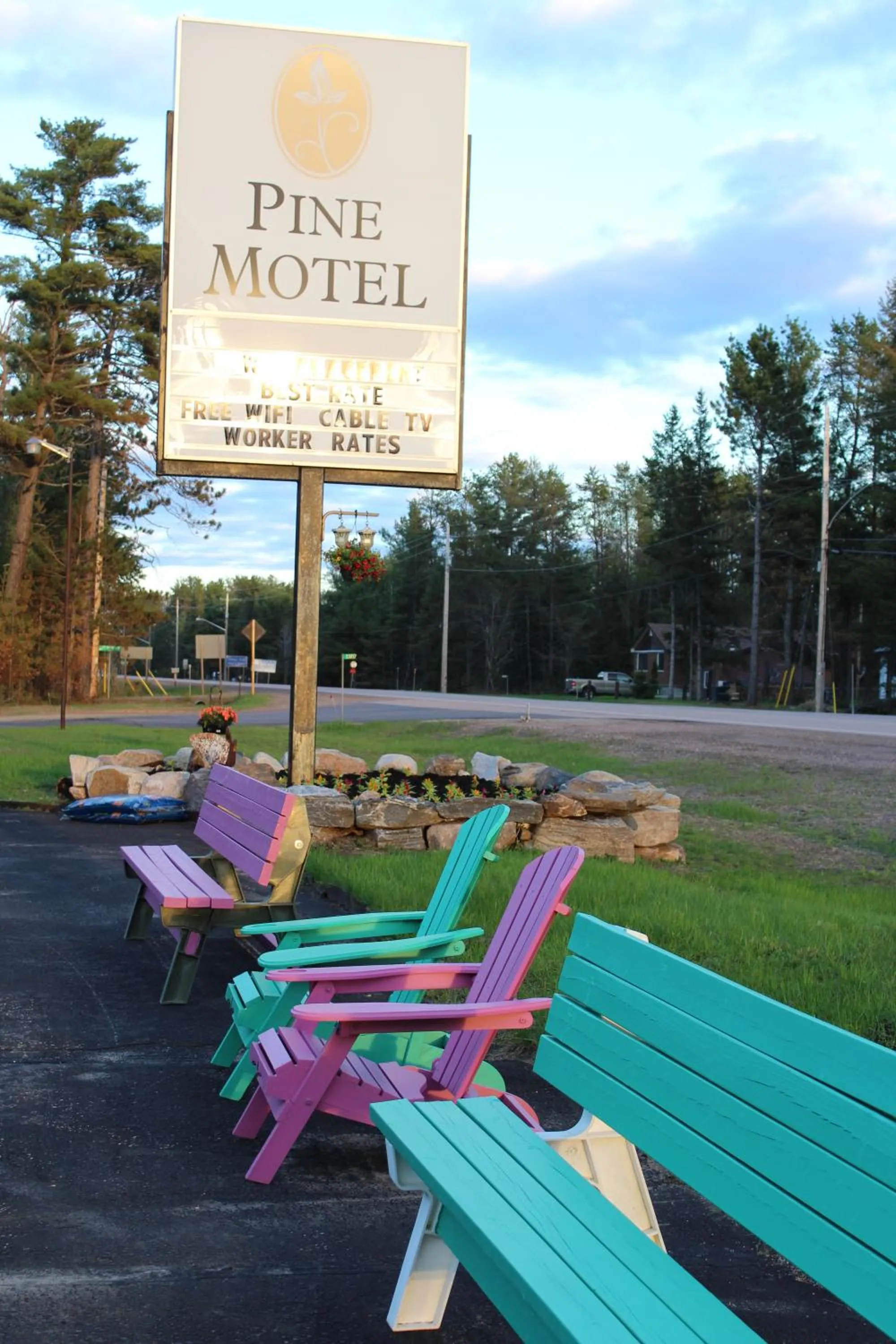 Pine Motel
