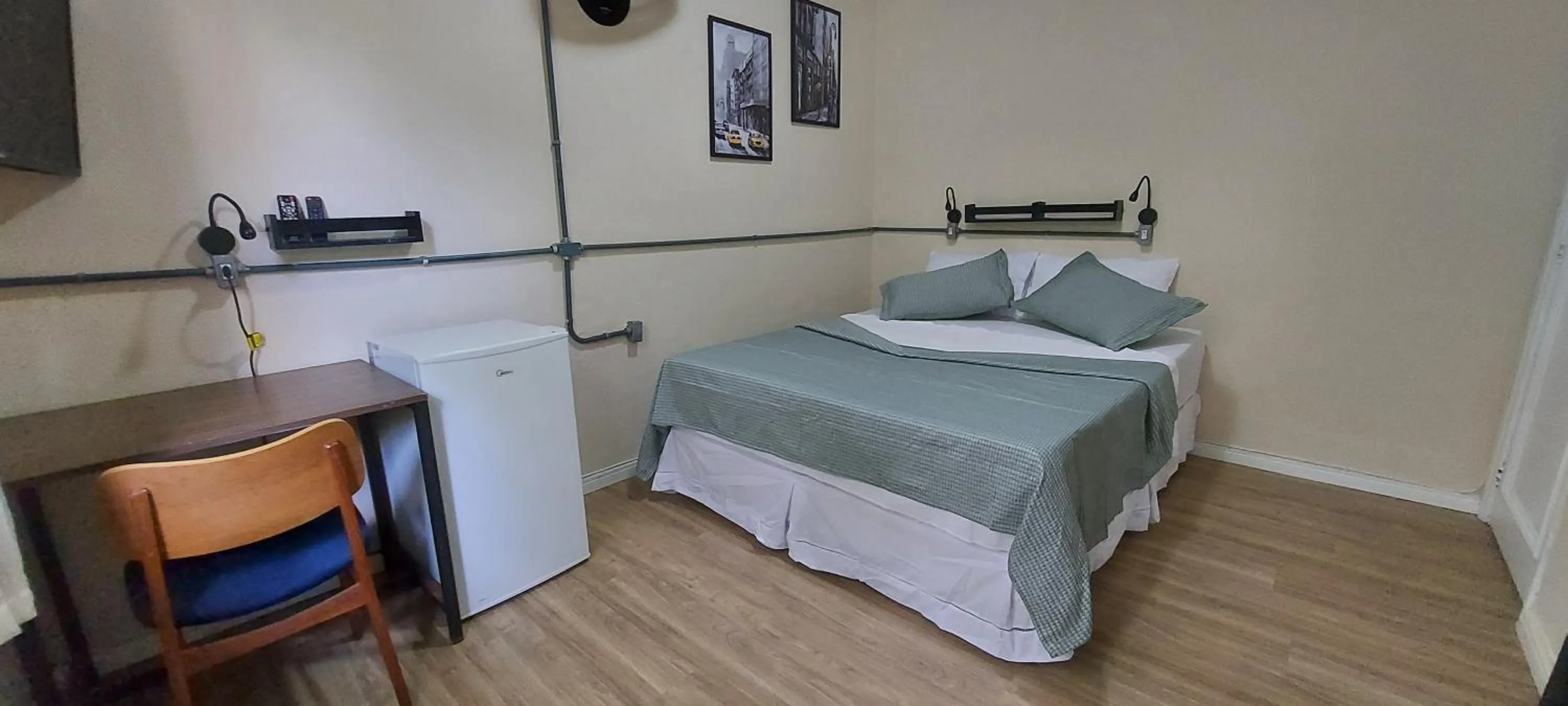 oven, Bed in Hostel Leblon