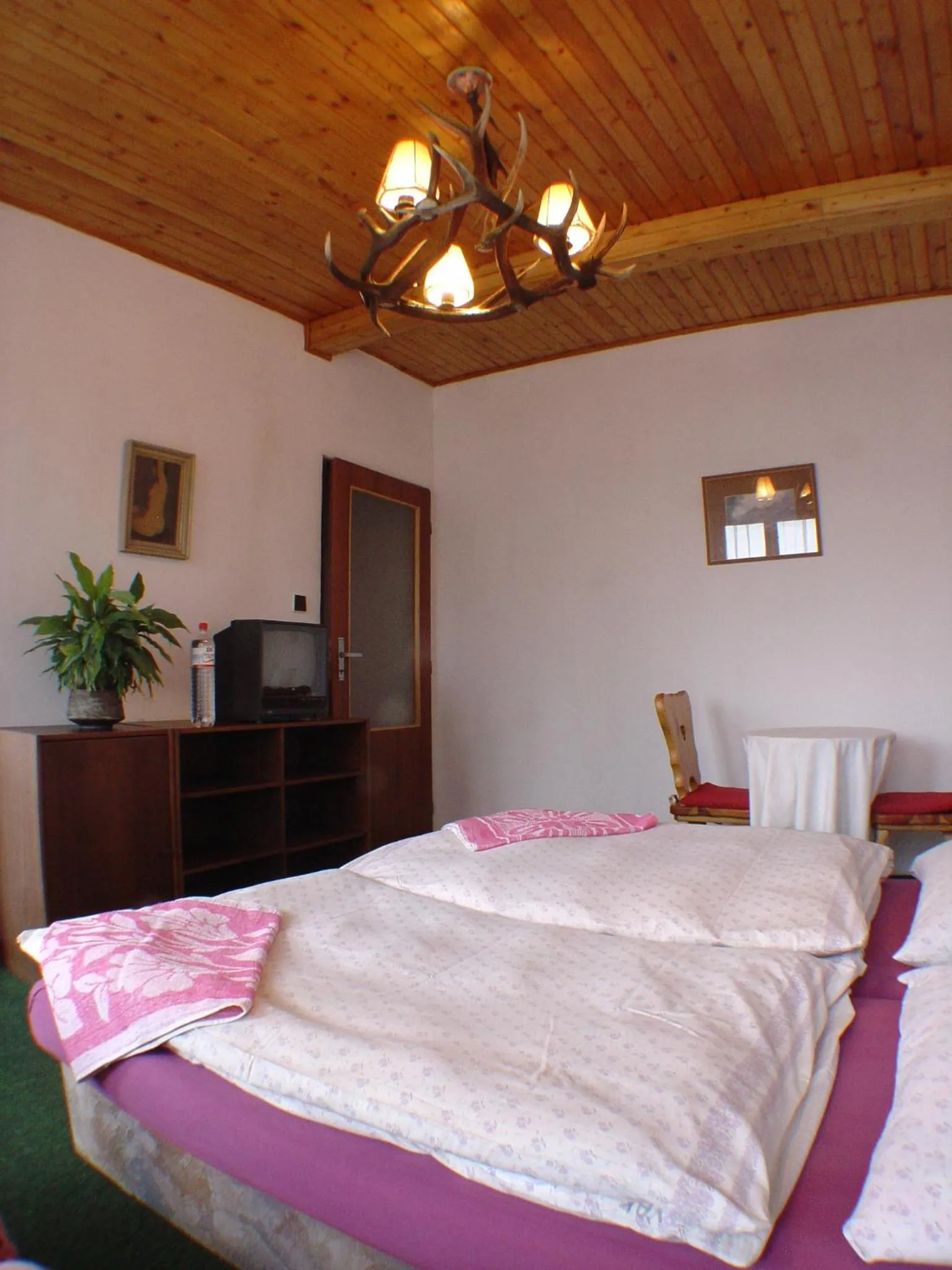 Bed in Lovecký hotel Jívák