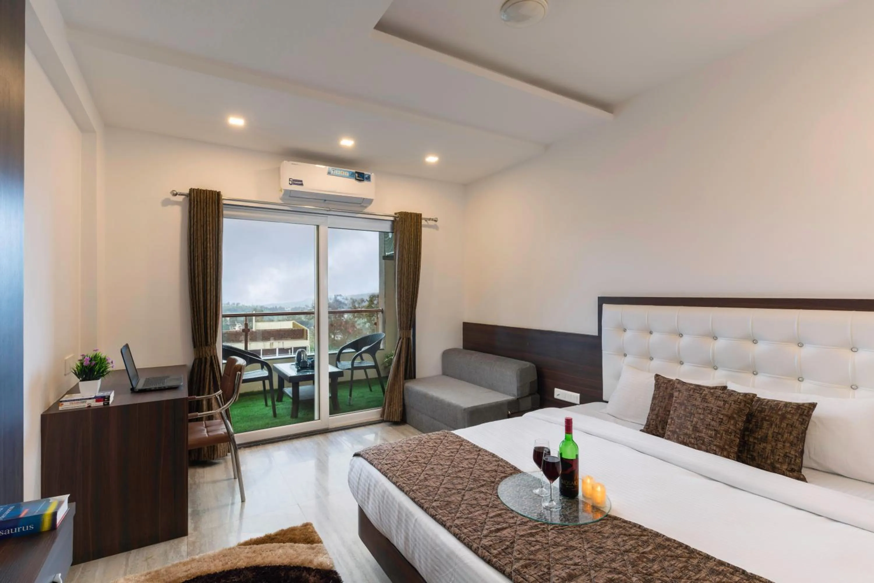 Photo of the whole room, Bed in Blizzard Resort