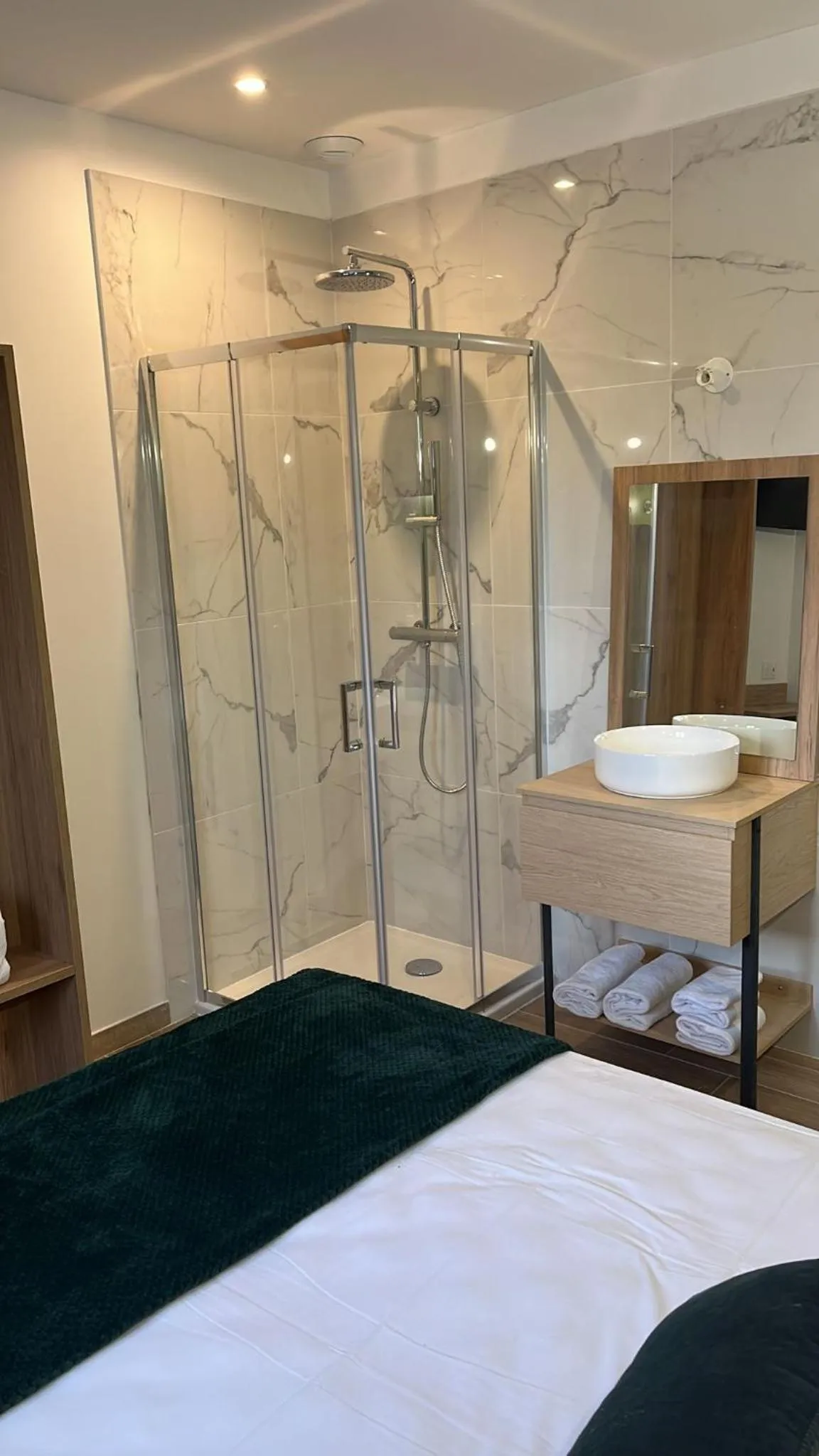 Bathroom, Bed in Hotel U Catagnu