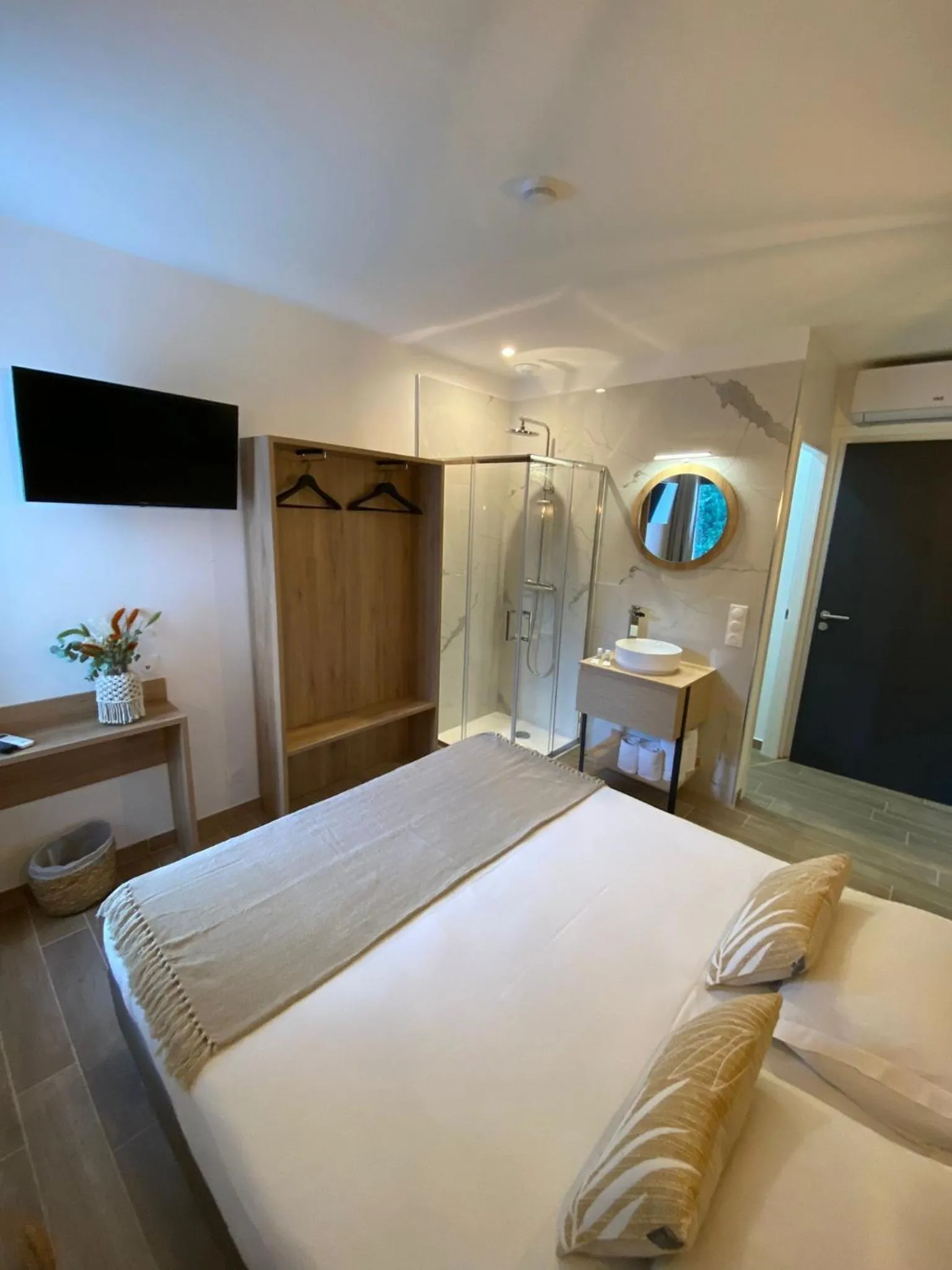 Photo of the whole room, Bed in Hotel U Catagnu