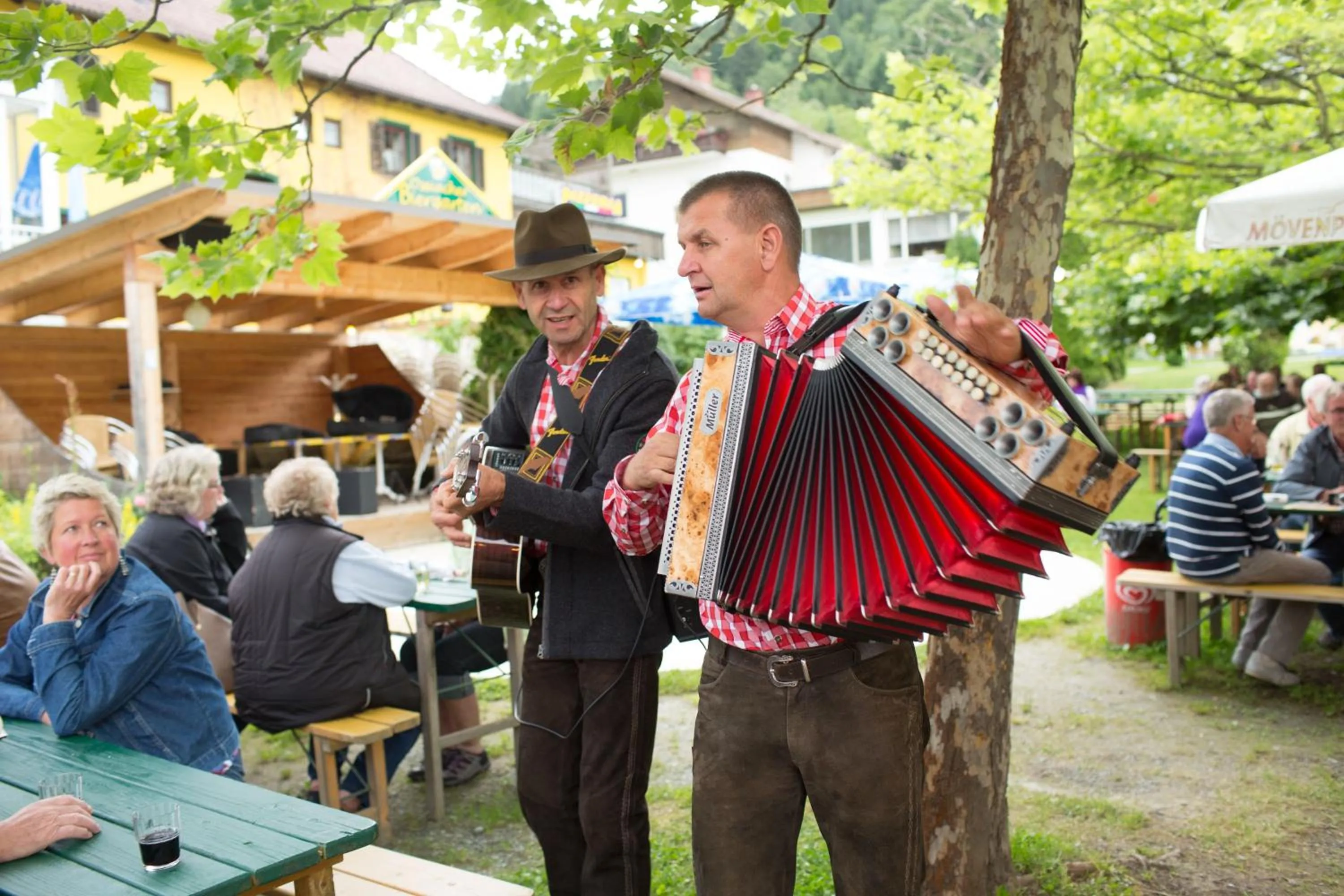 People in Gästehaus Krappinger/Pizzeria Mamma Mia