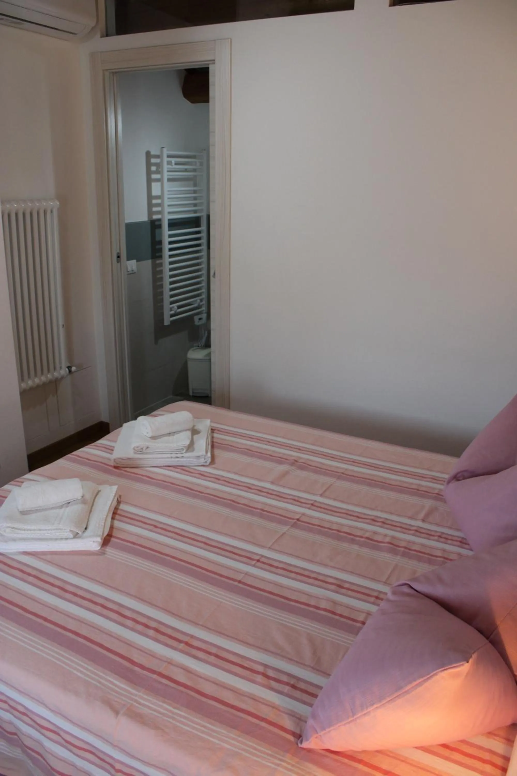 Photo of the whole room, Bed in Giuliva B&B