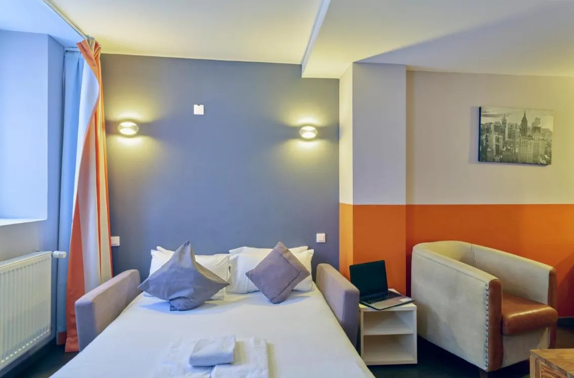 Living room, Bed in Adonis Hotel Strasbourg