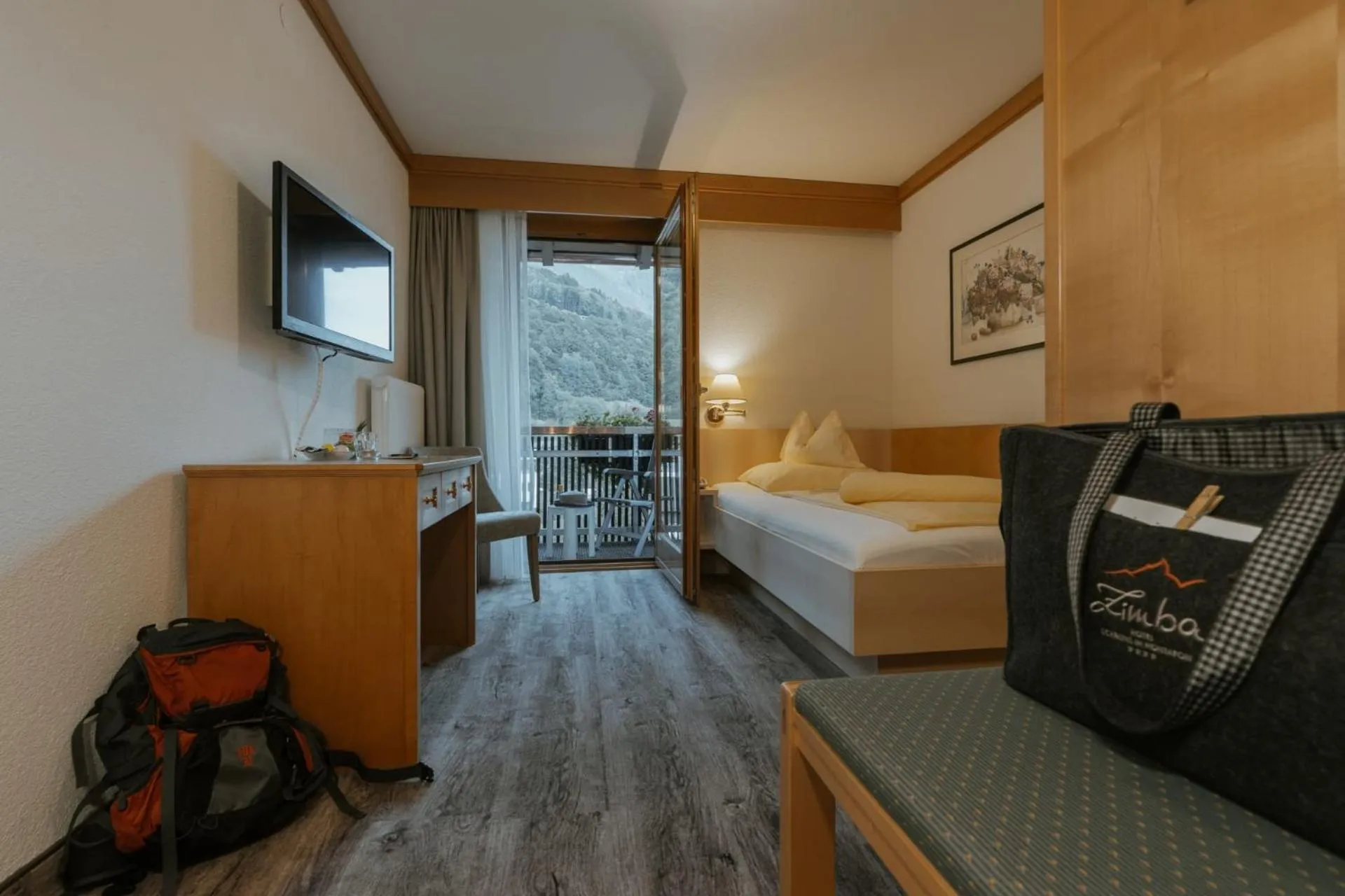 Comfort Single Room with Mountain View and Balcony - single occupancy in Hotel Zimba