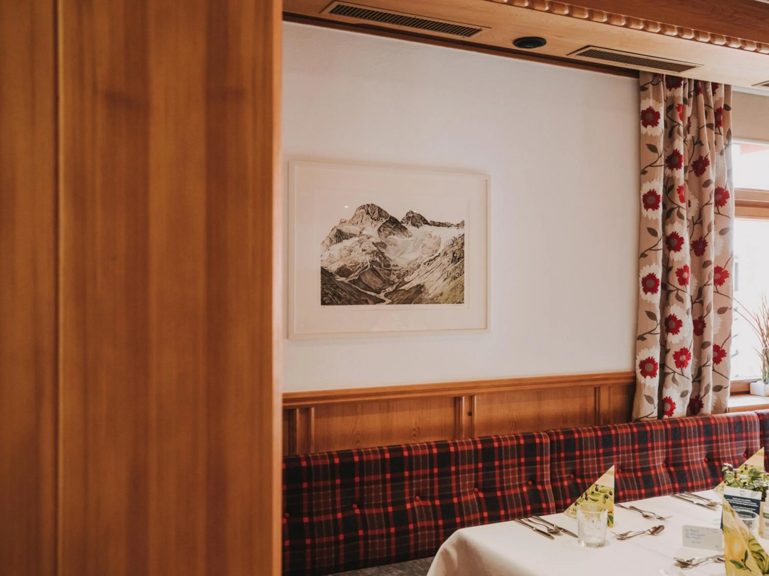 Restaurant/places to eat in Hotel Zimba