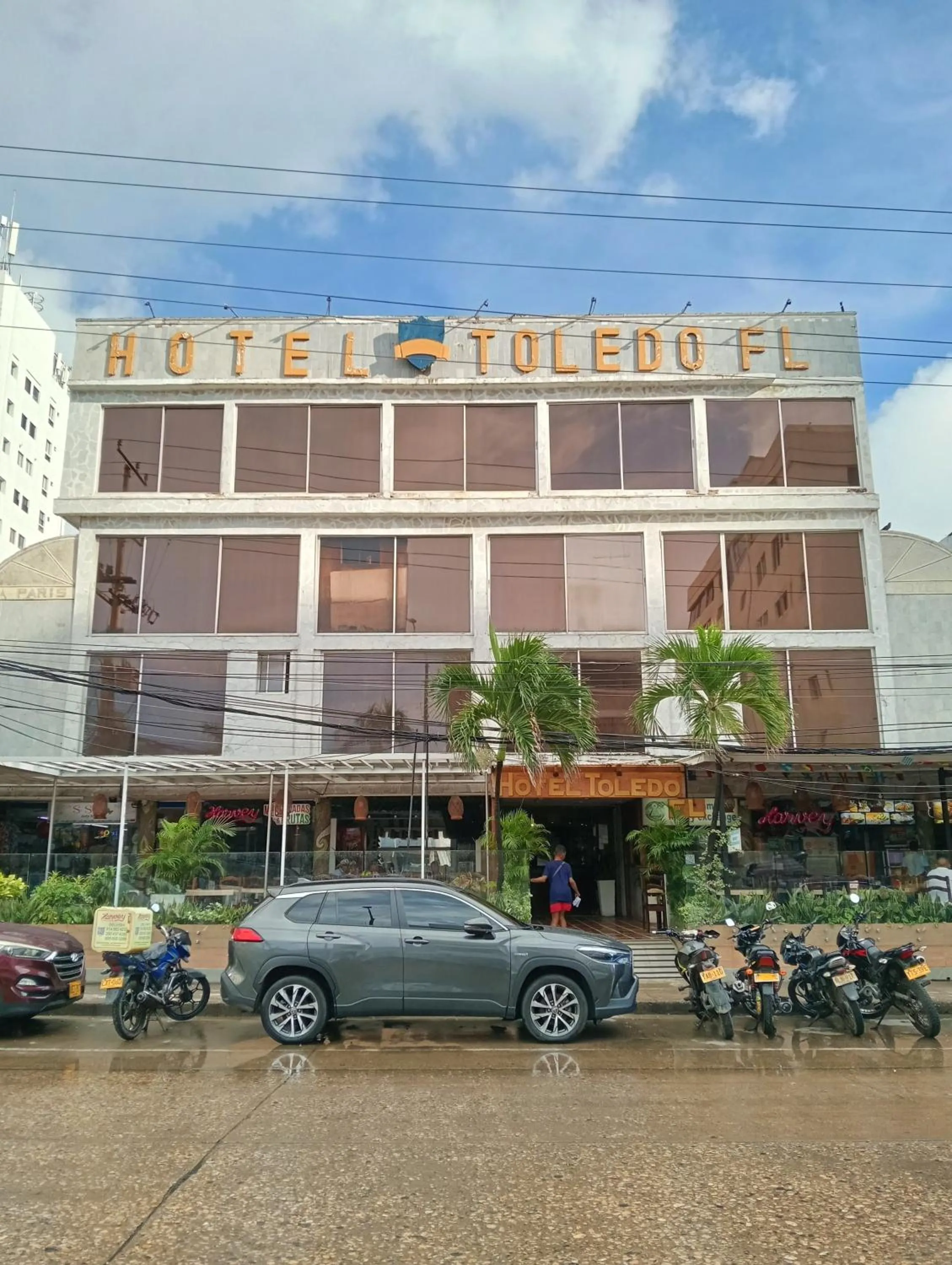 Property building in Hotel Toledo FL