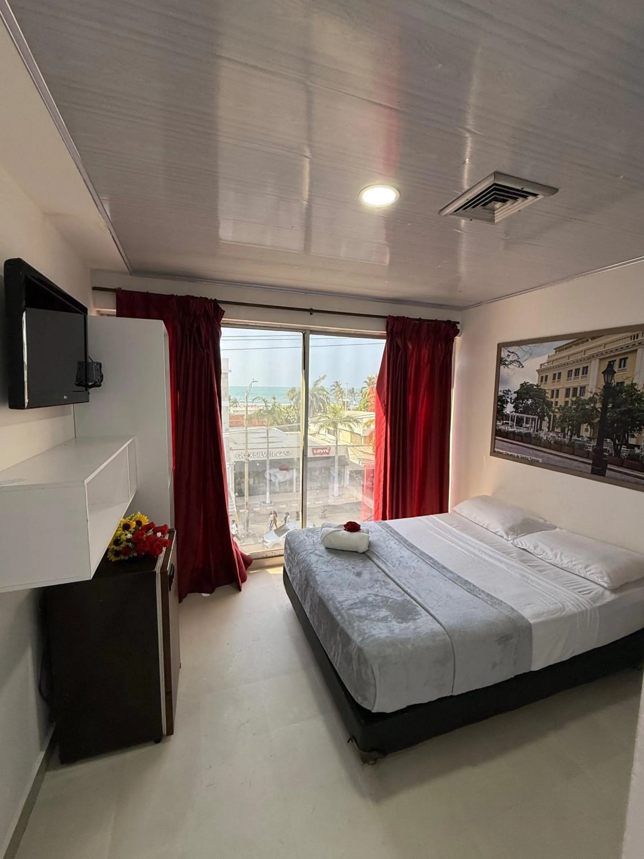 Bed in Hotel Toledo FL