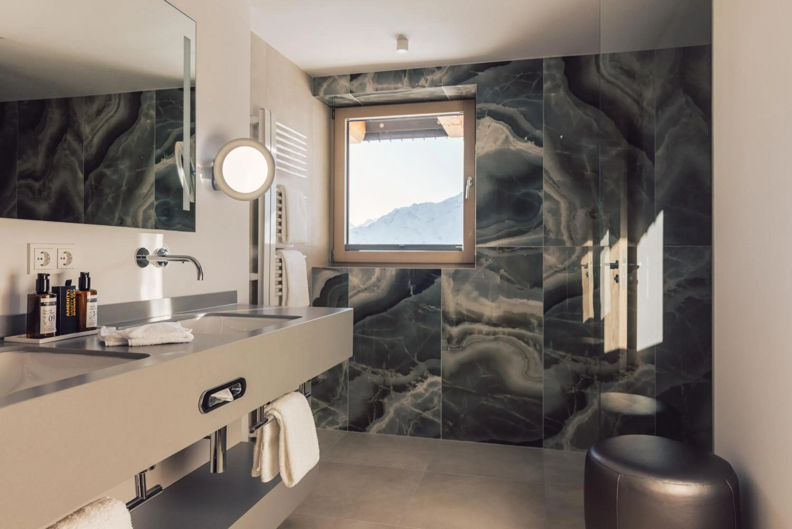 Photo of the whole room in Hotel Schöne Aussicht