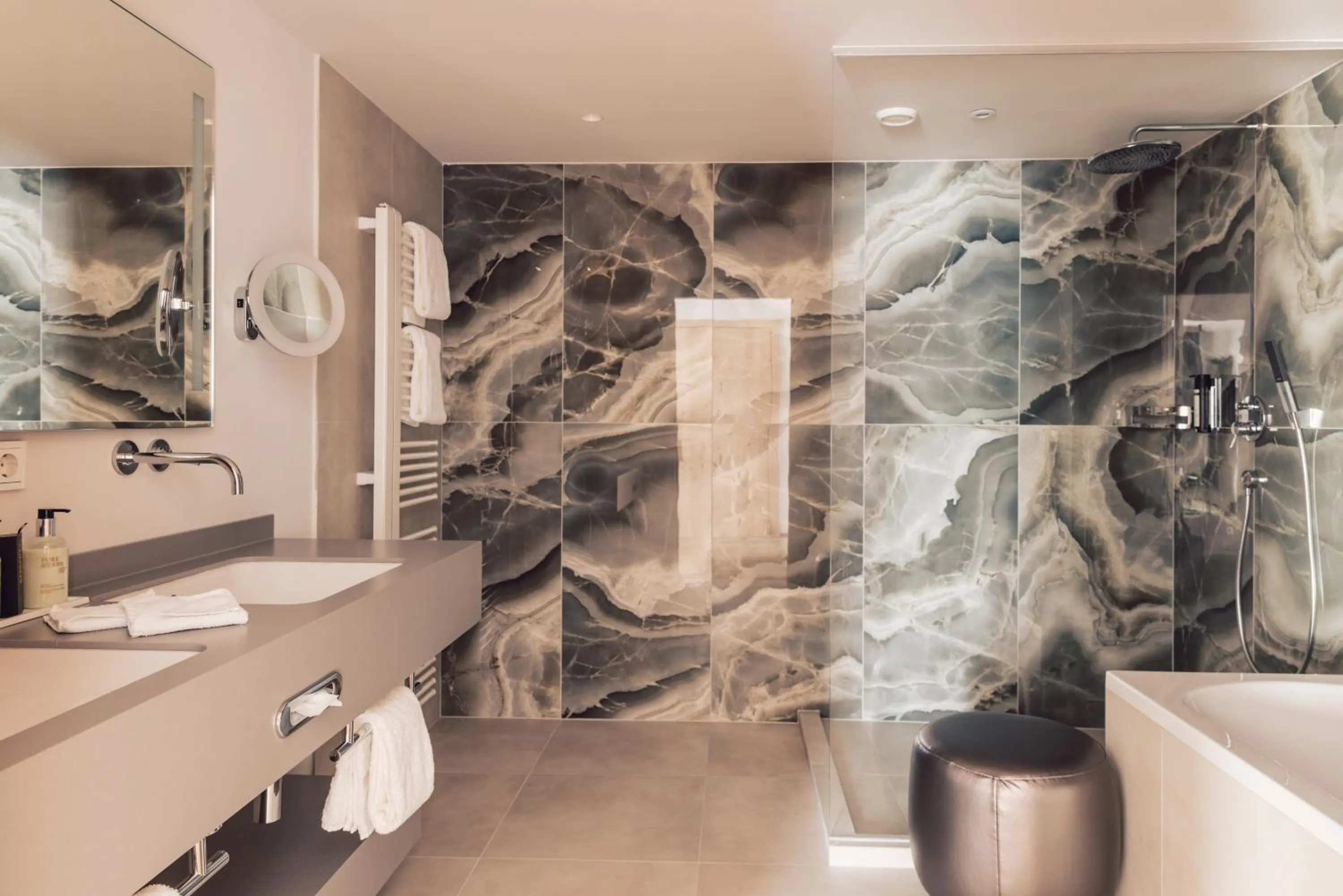 Photo of the whole room in Hotel Schöne Aussicht