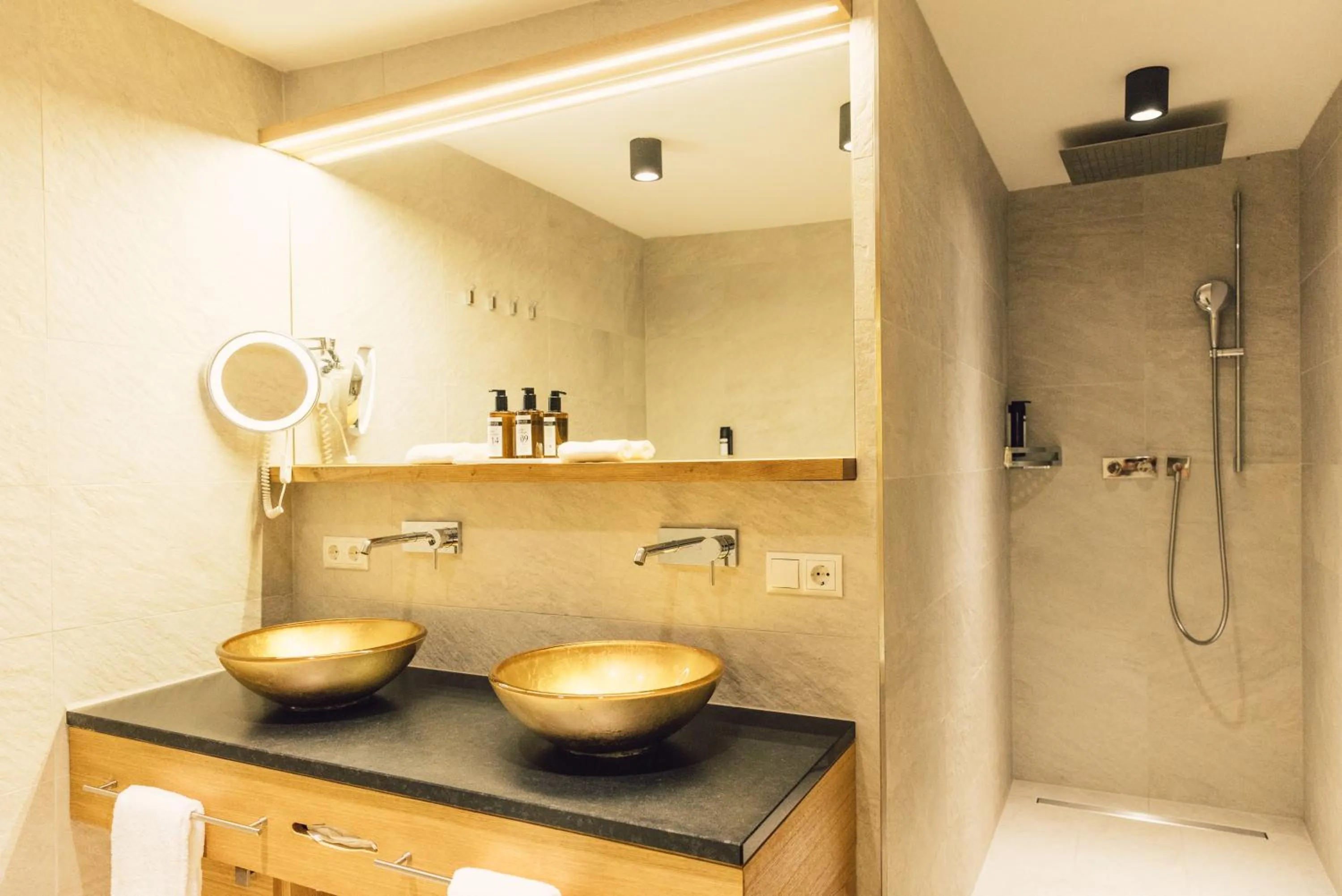 Photo of the whole room in Hotel Schöne Aussicht