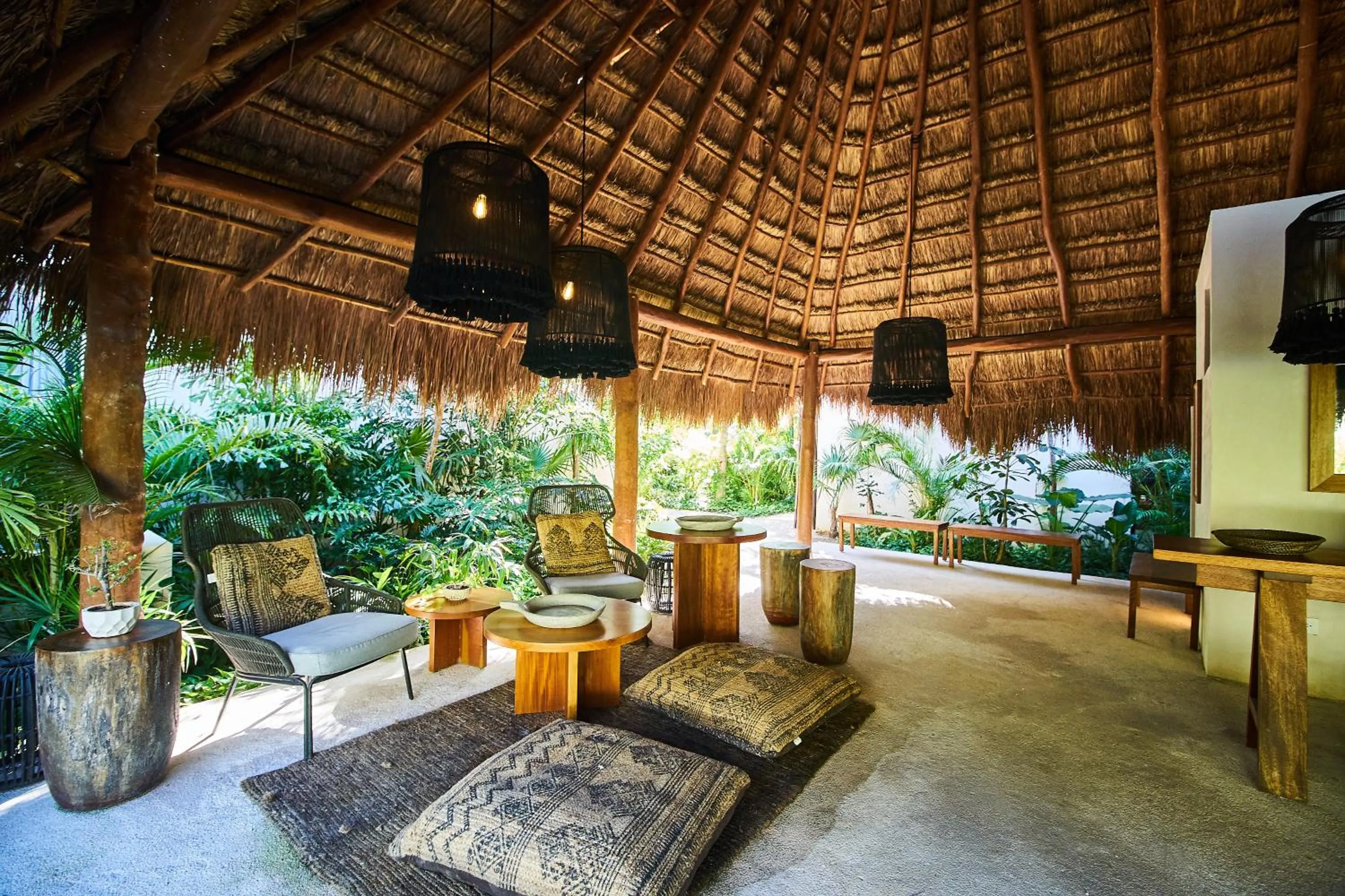 Area and facilities in Don Quijote - Private pool & Beach club access