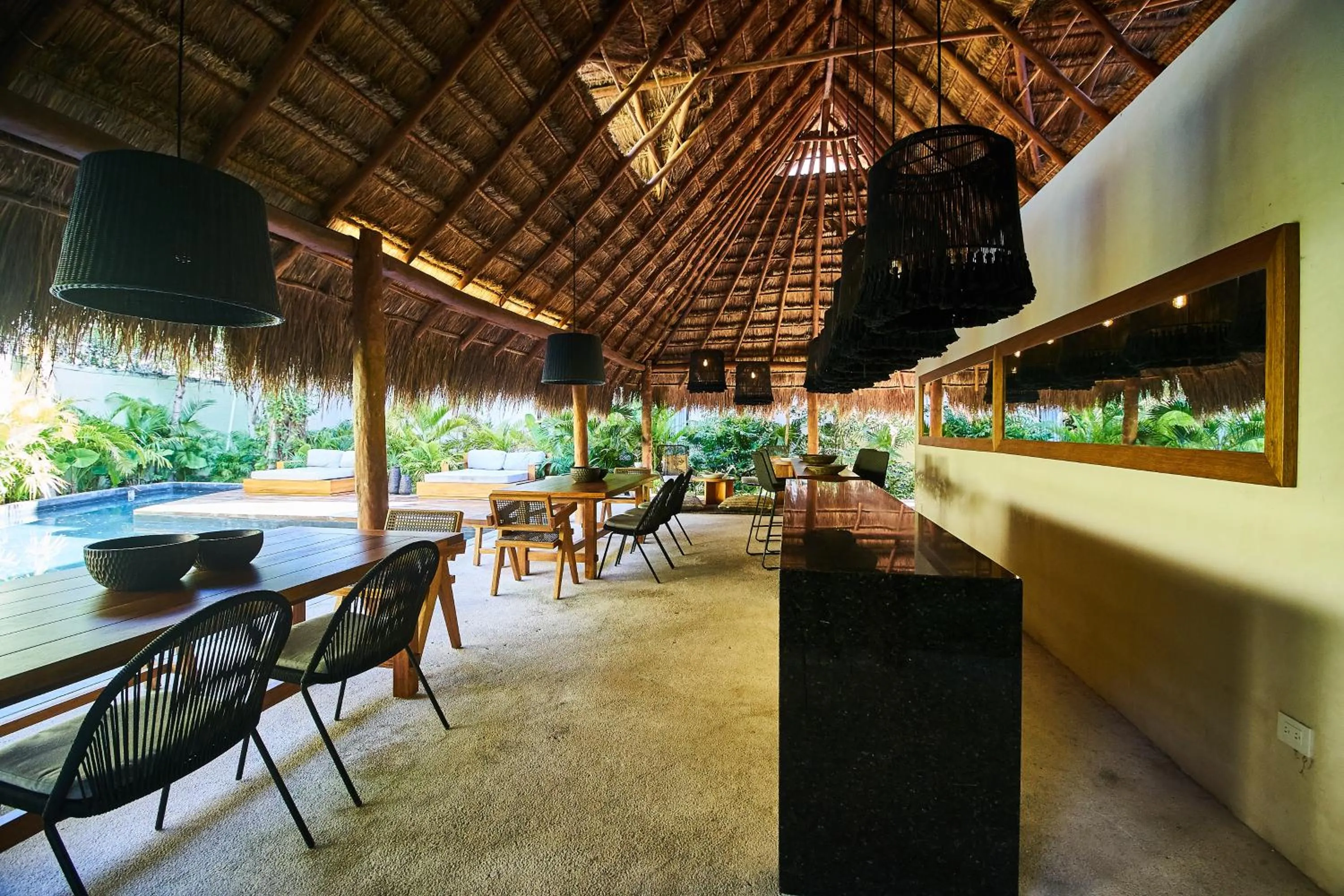 Area and facilities in Don Quijote - Private pool & Beach club access