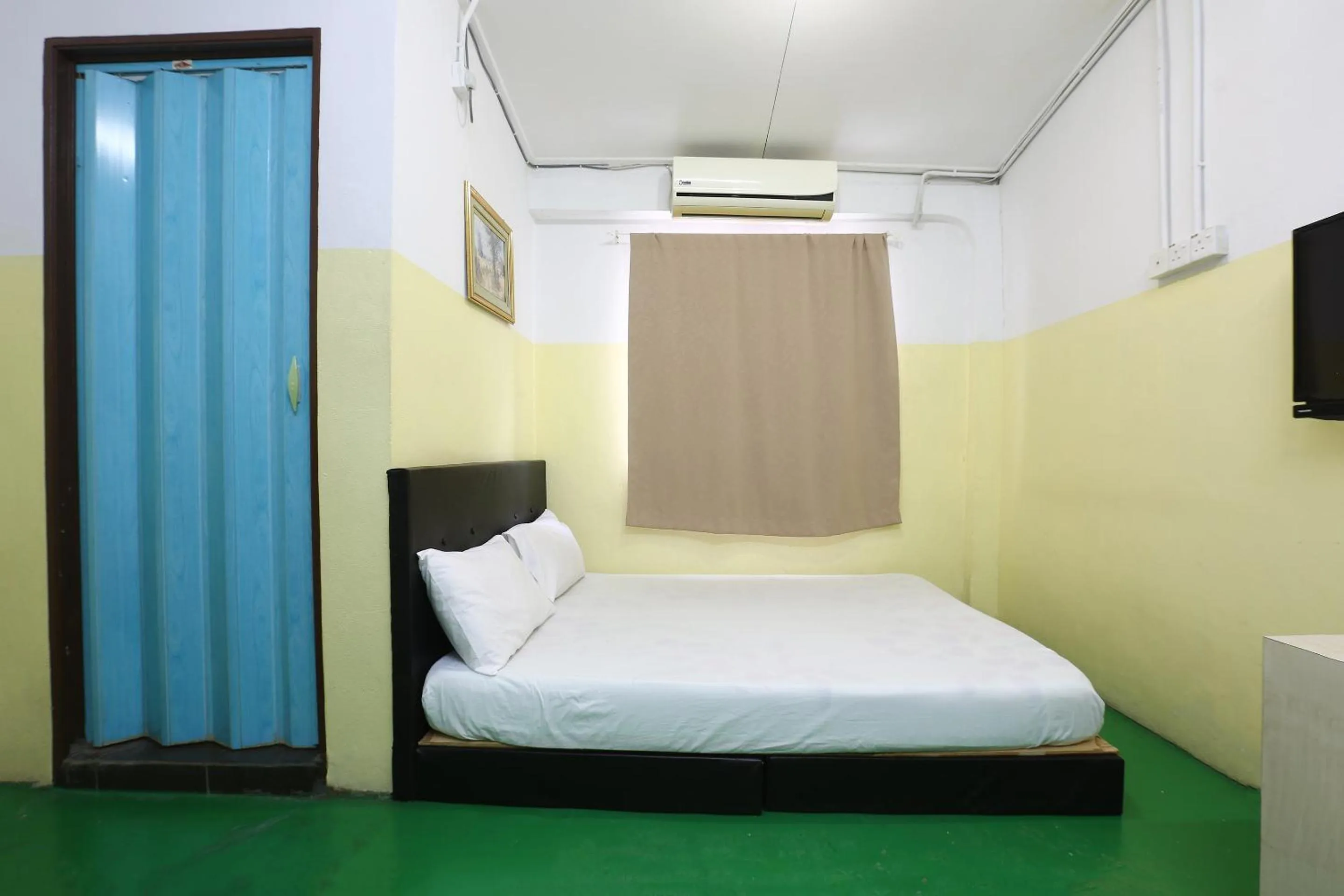 Bedroom, Bed in Hotel O Innap Kota Bharu