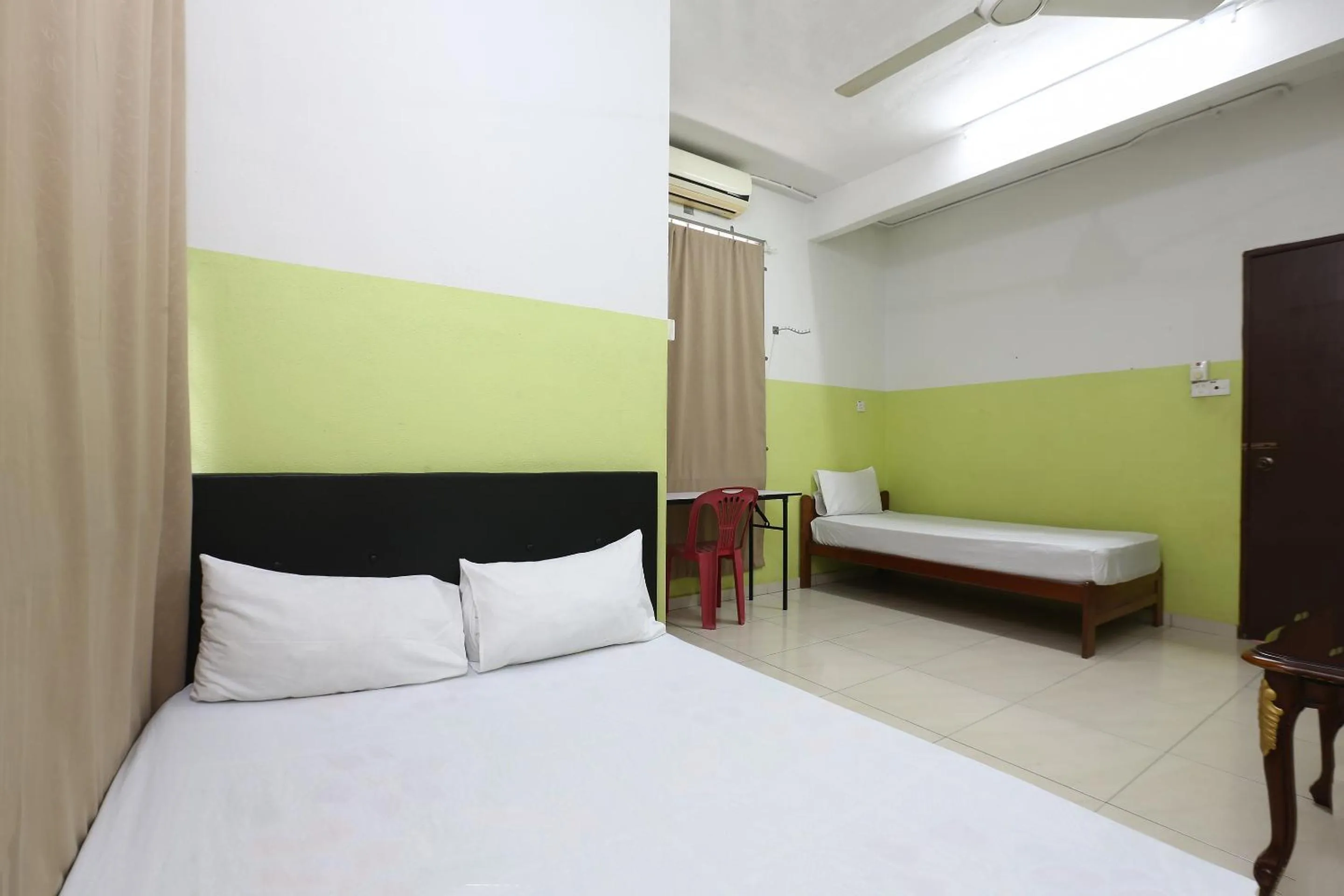 Bedroom, Bed in Hotel O Innap Kota Bharu