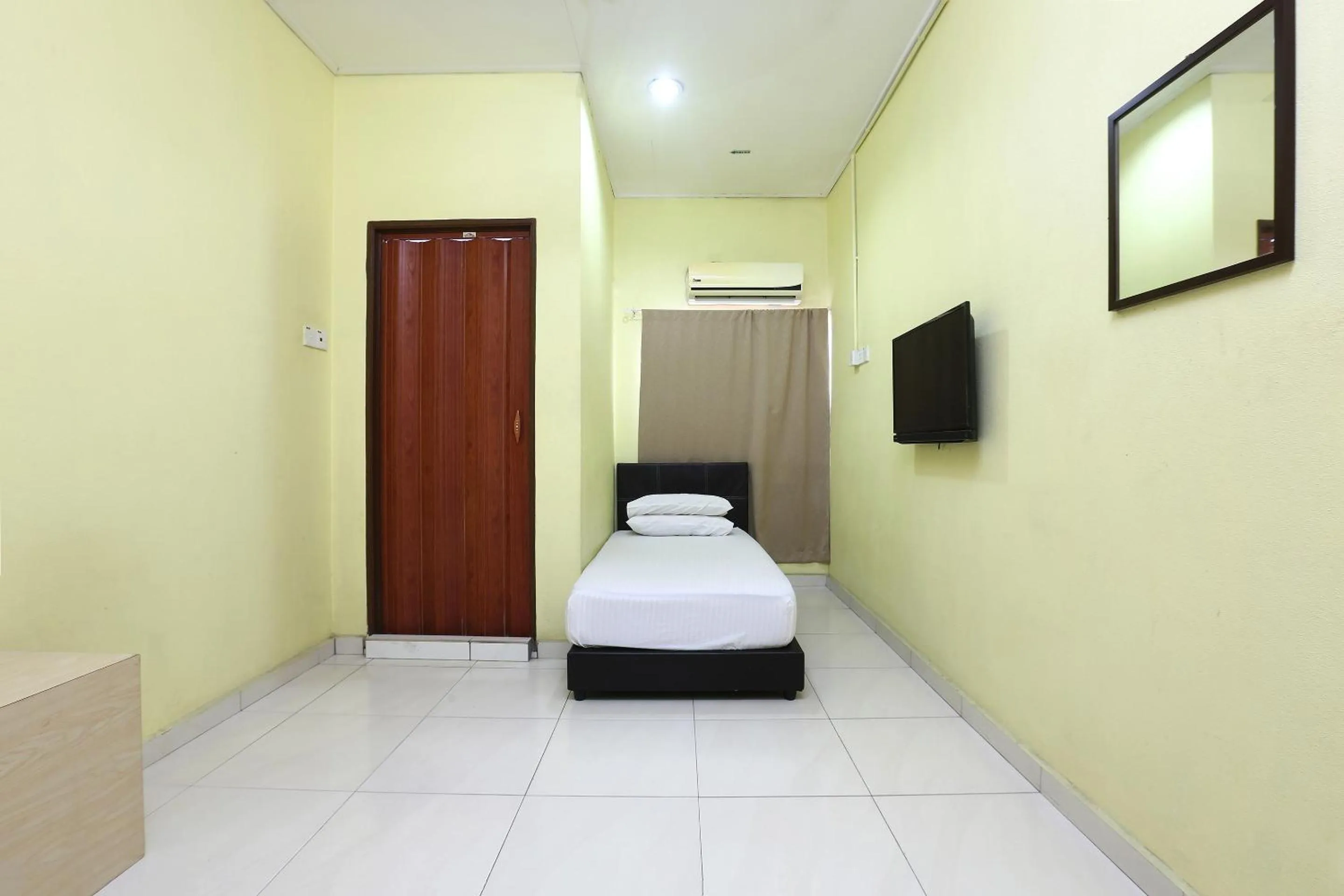 Bedroom, Bed in Hotel O Innap Kota Bharu
