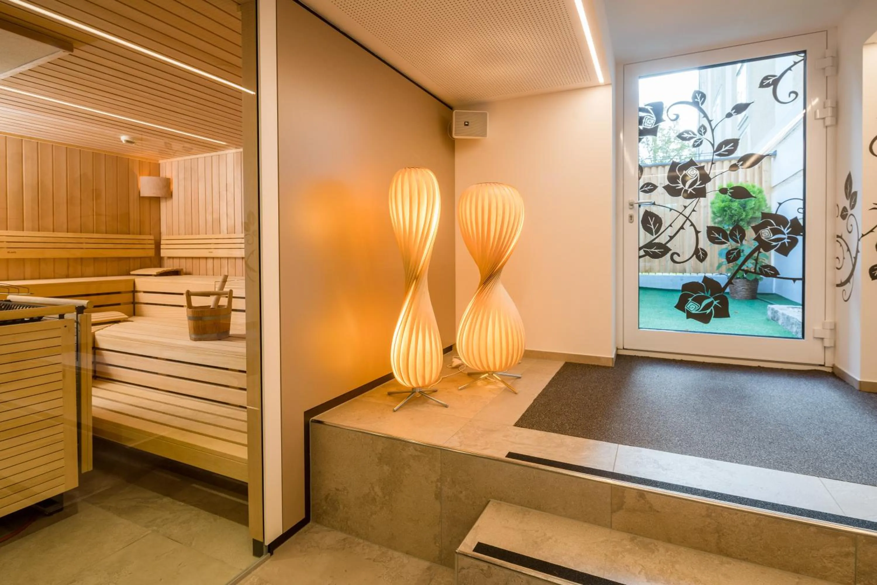 Property building, Bed in Schlosshotel Rosenau Superior