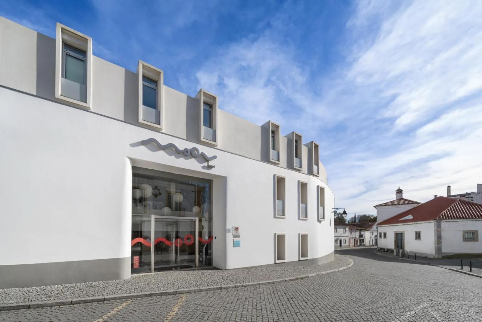 Facade/entrance in Moov Hotel Évora