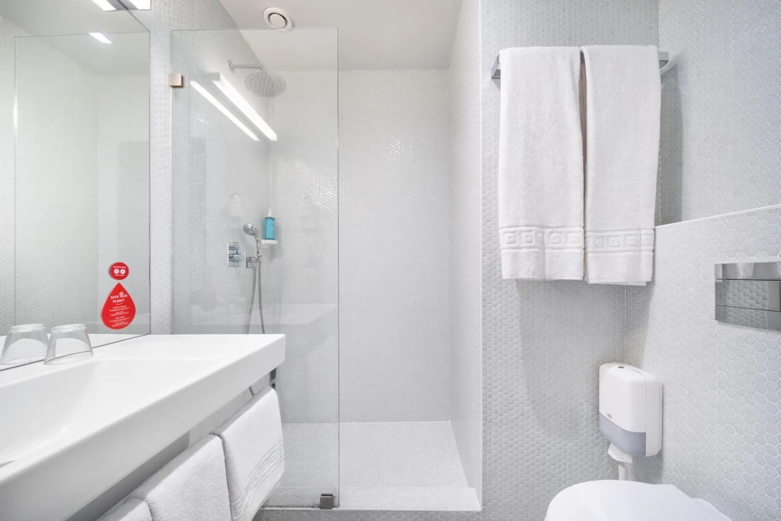 Shower in Moov Hotel Évora