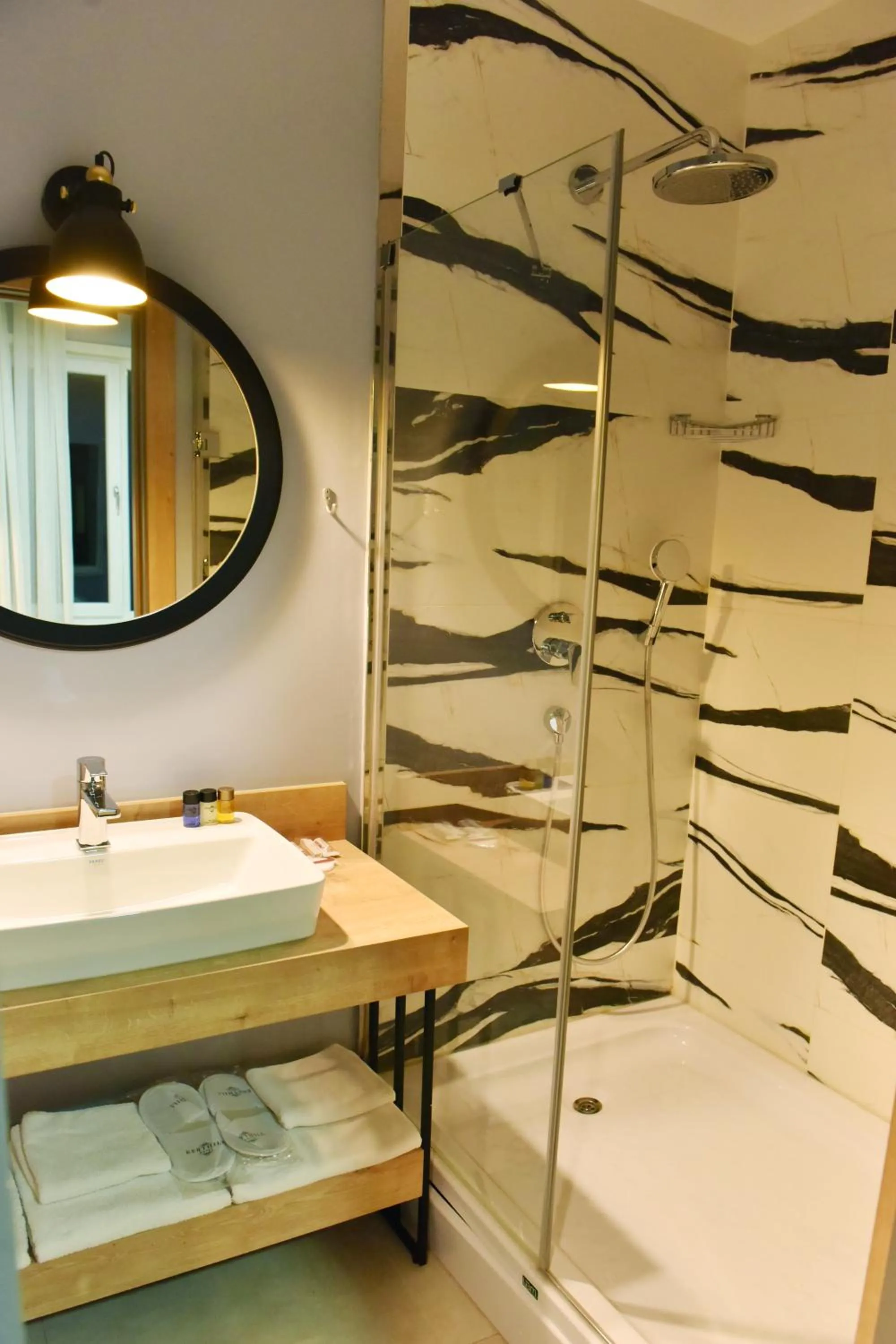 Shower in Kerthill Hotel