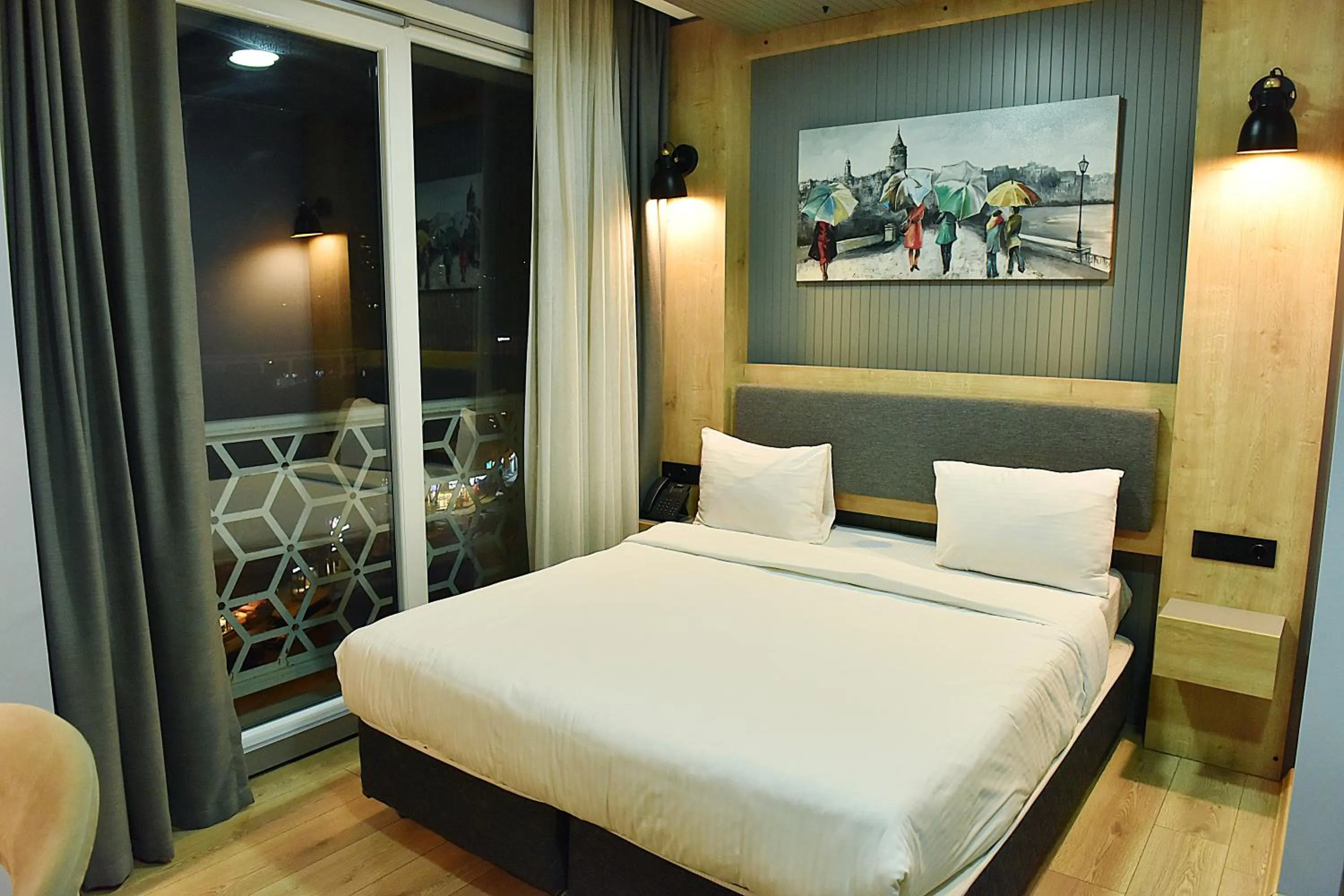 Photo of the whole room, Bed in Kerthill Hotel