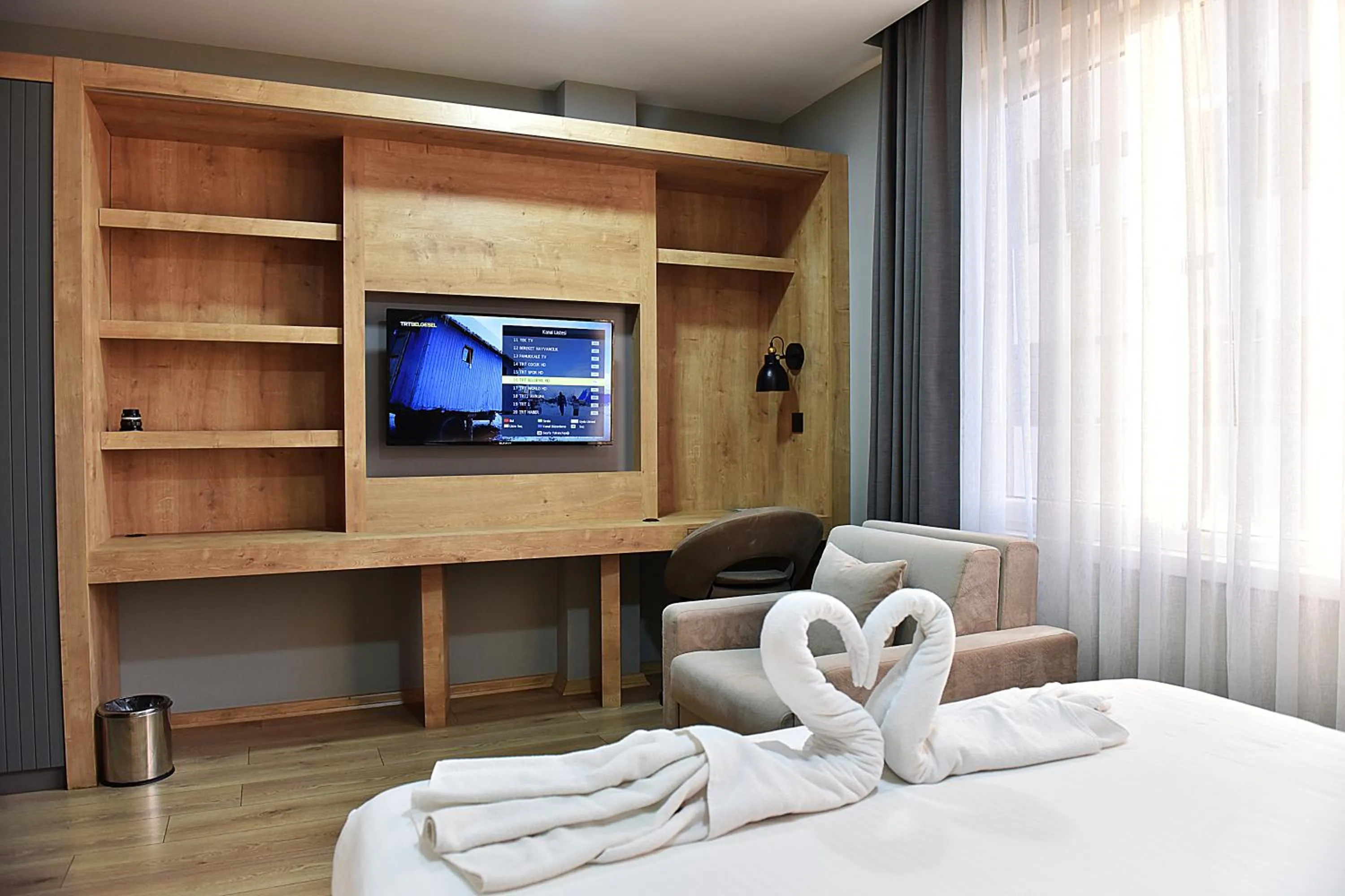 Photo of the whole room, Bed in Kerthill Hotel