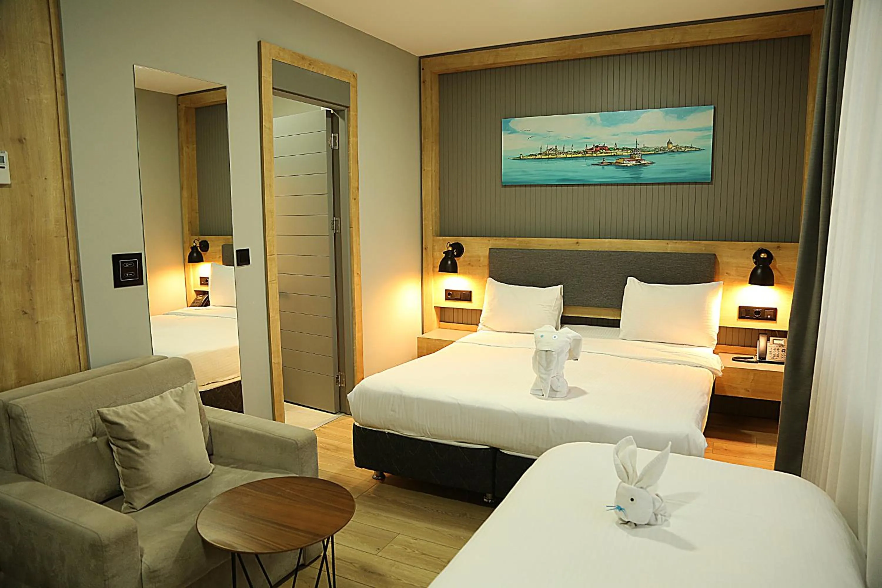 Photo of the whole room, Bed in Kerthill Hotel