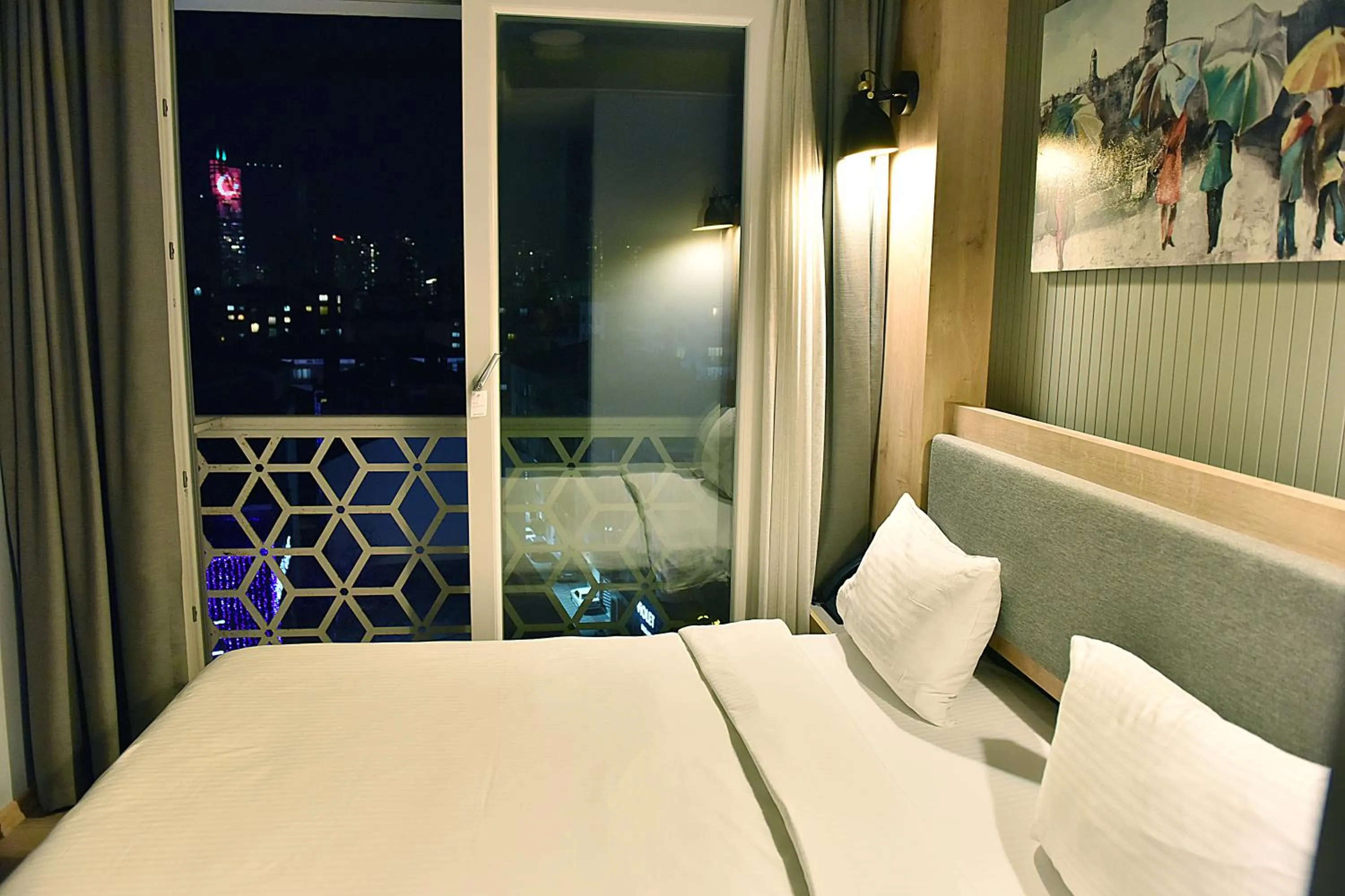 Photo of the whole room, Bed in Kerthill Hotel