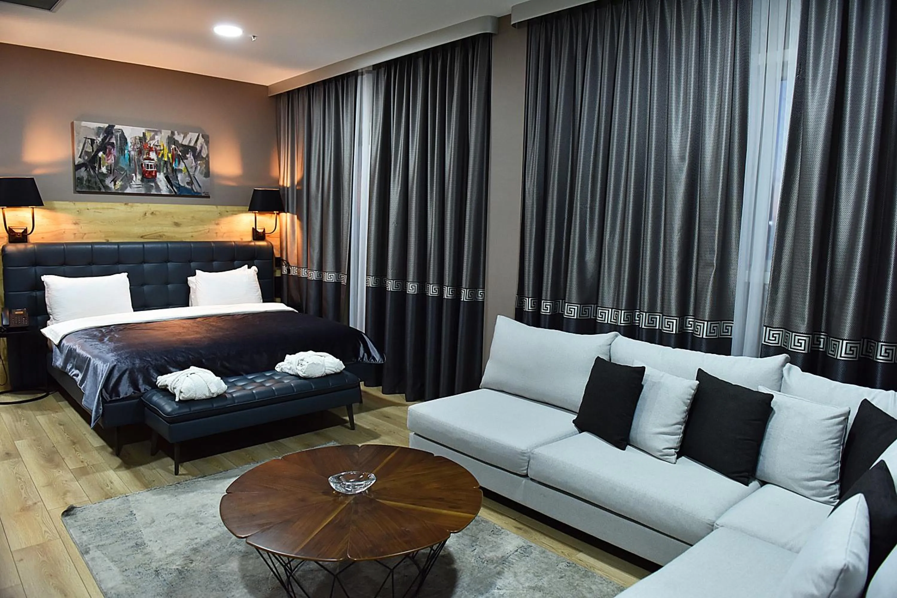 Photo of the whole room, Bed in Kerthill Hotel