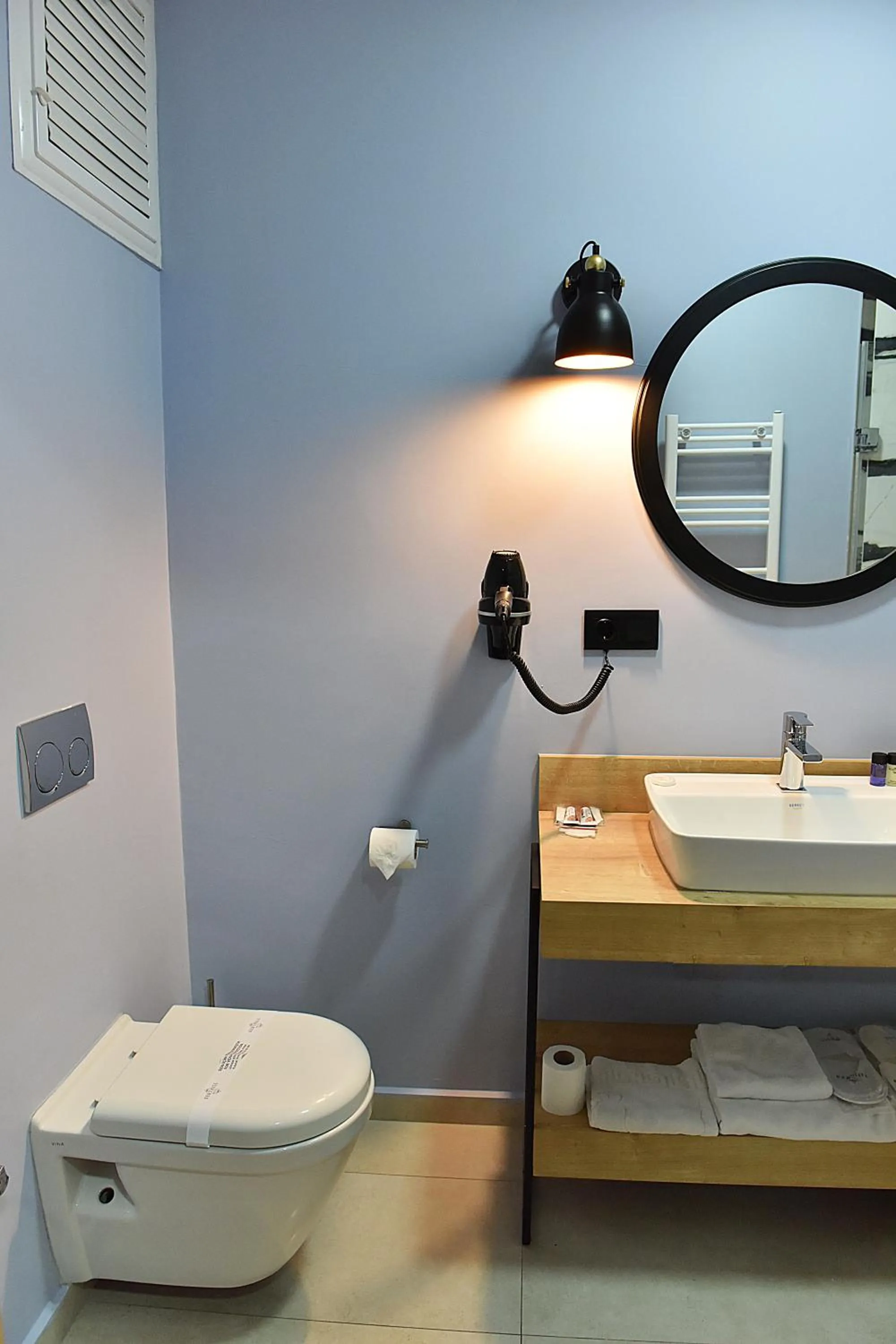 Toilet in Kerthill Hotel