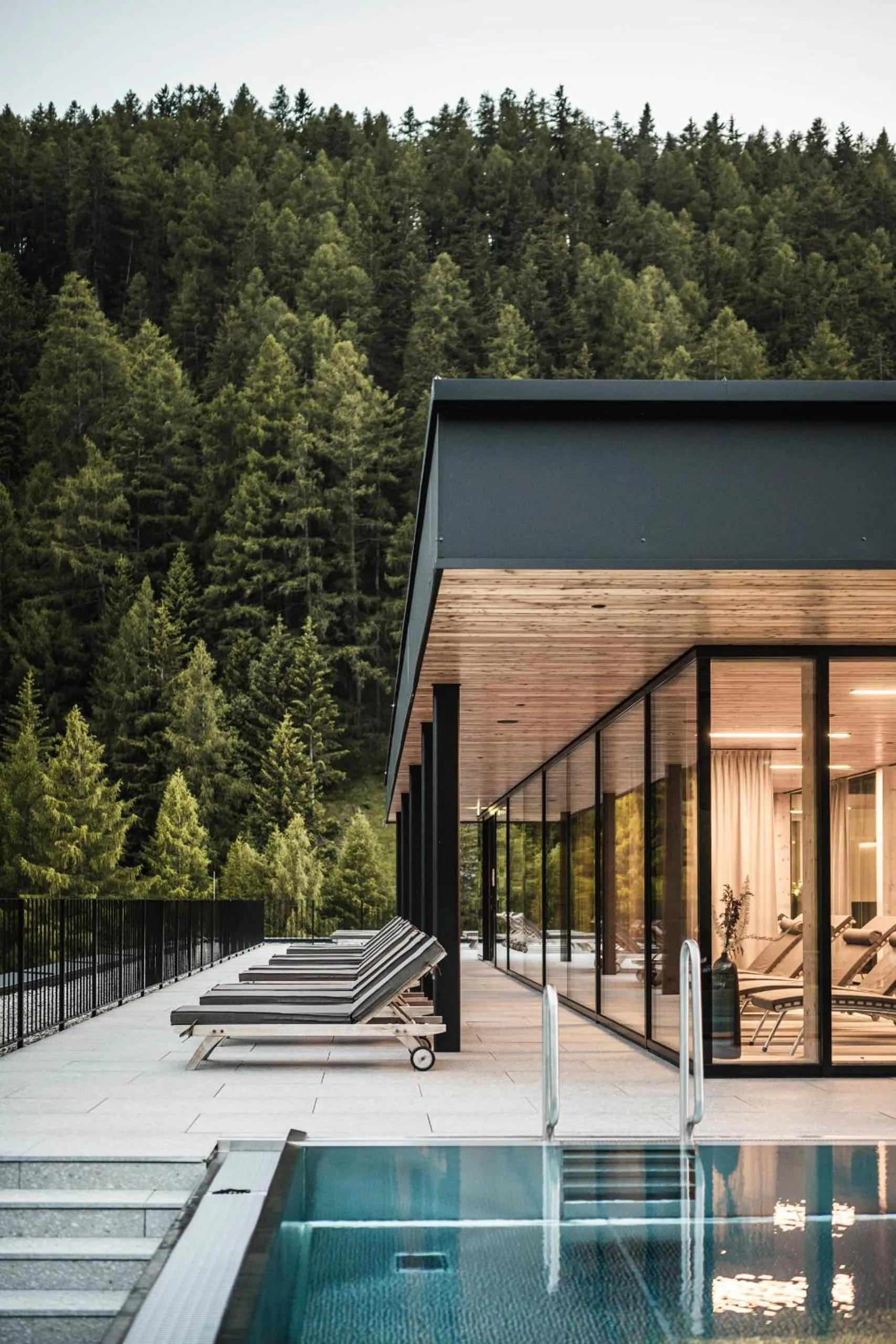 Swimming pool in Sportlers Lodge Sölden lifestyle-lässig-anders